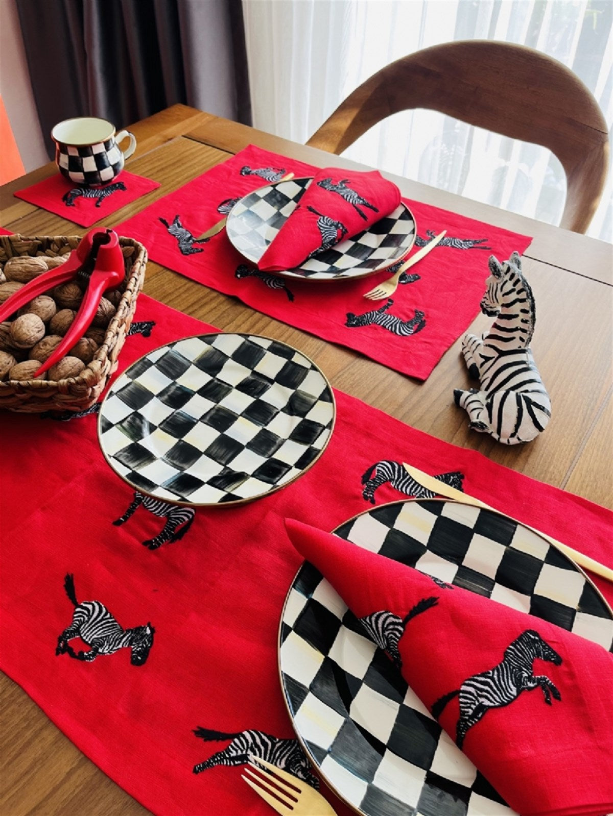 Zebra Desenli Dekoratif Kırmızı Keten Runner - 40 Cm X 120 Cm - 0