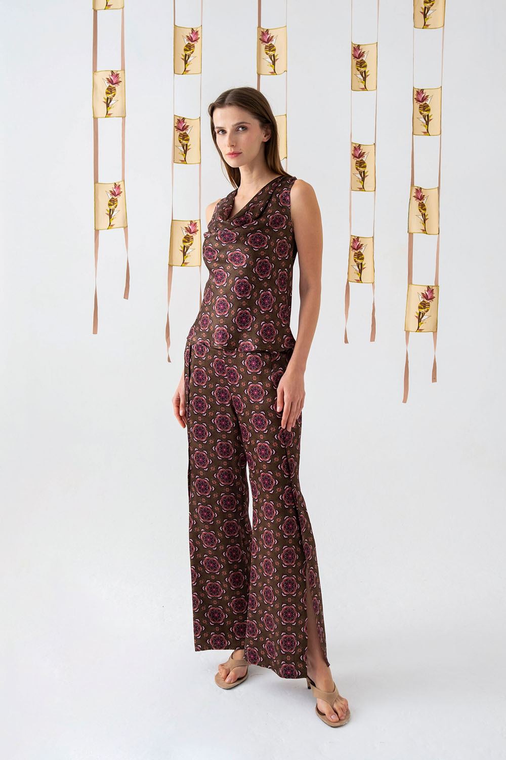 Floral Desenli Yırtmaç Detaylı Saten Pantolon - 0