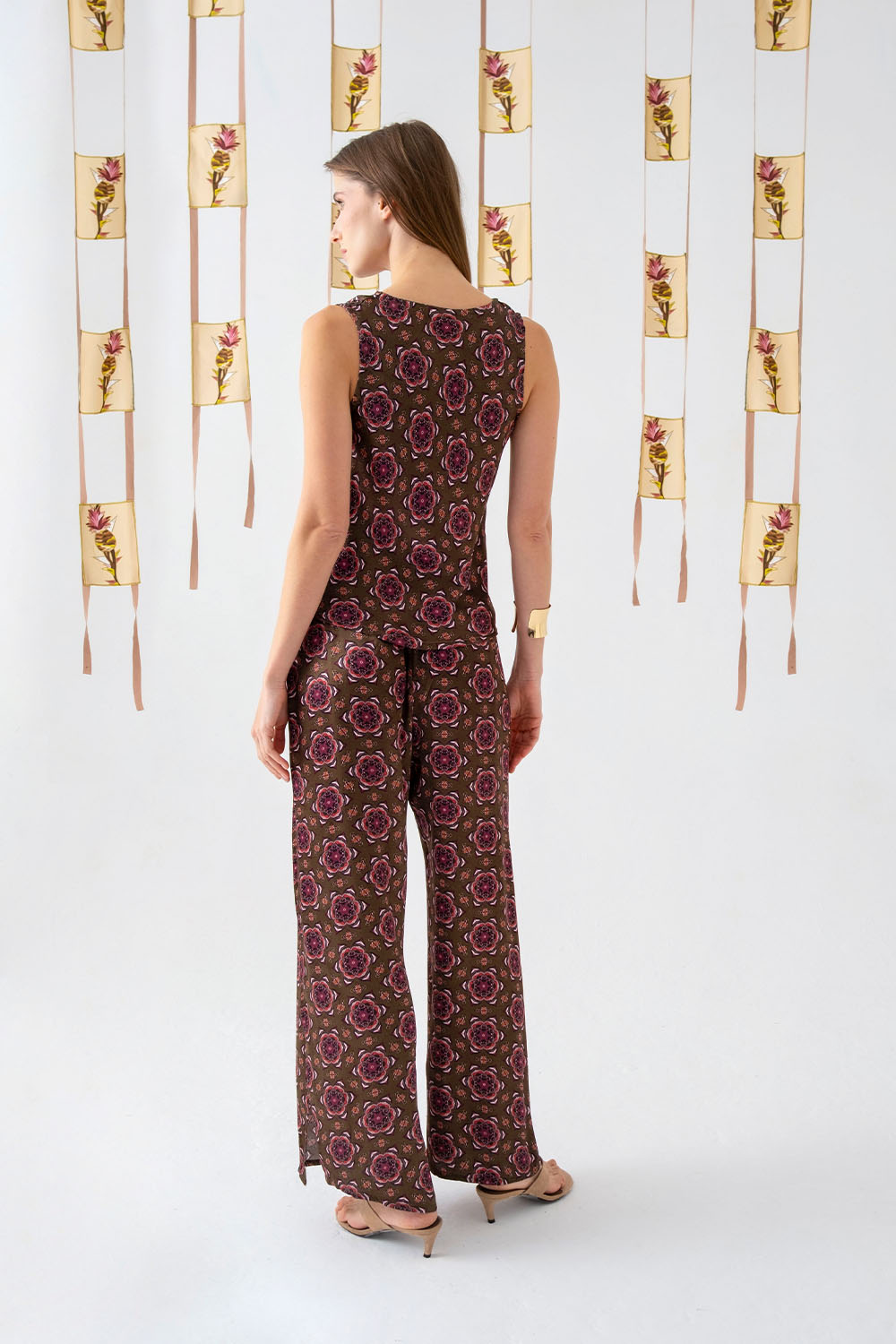 Floral Desenli Yırtmaç Detaylı Saten Pantolon - 1