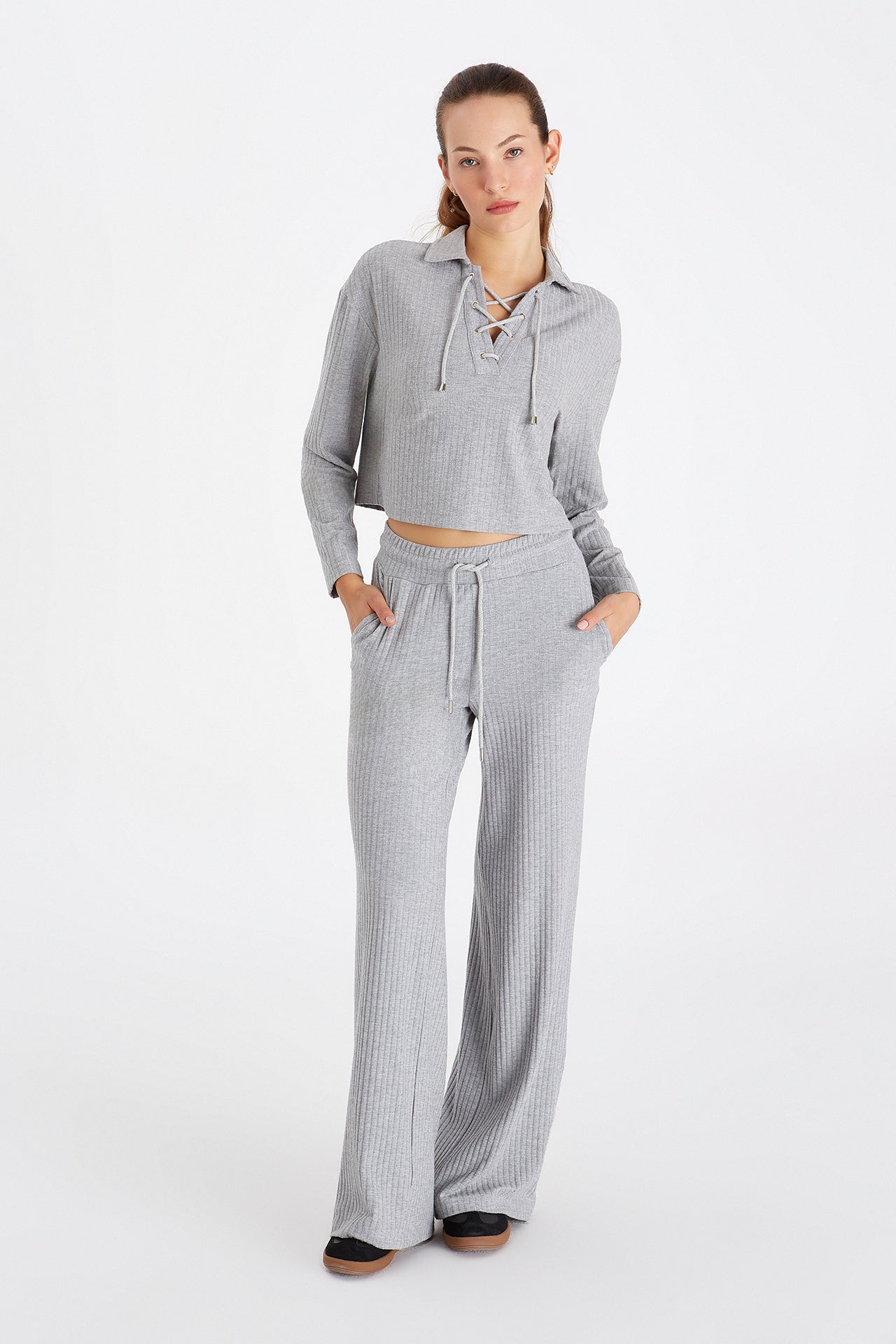 Boboist-Boboist Eva Sweatshirt Eva Bağcık Detaylı Sweatshirt-Sweatshirt-3-milagron.live