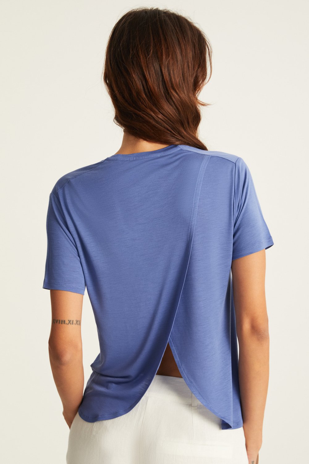 Boneqa Barcelona-Sırtı Açık Mavi Basic Tişört-T-Shirts-6-milagron.live
