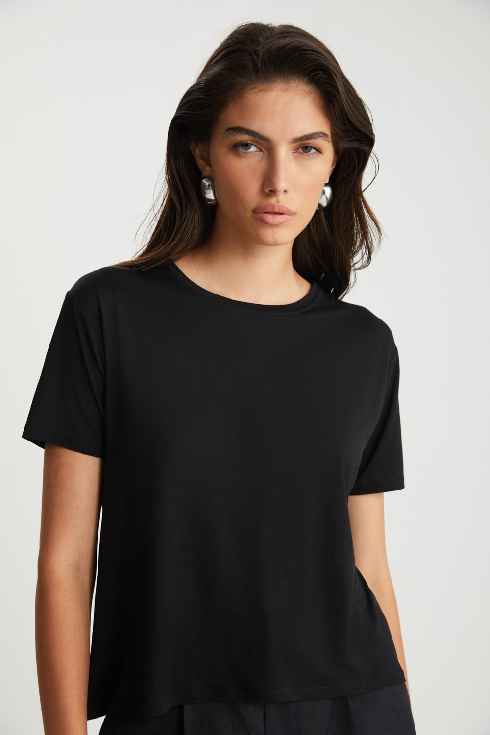 Boneqa Barcelona-Sırtı Açık Siyah Basic Tişört-T-Shirts-5-milagron.live