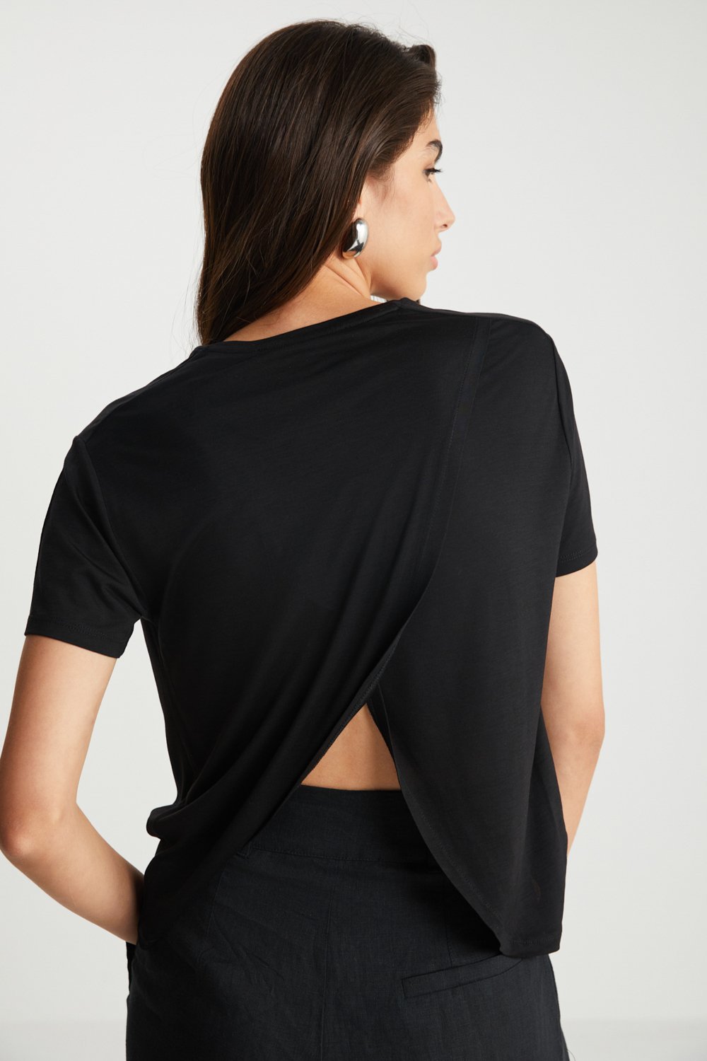 Boneqa Barcelona-Sırtı Açık Siyah Basic Tişört-T-Shirts-6-milagron.live