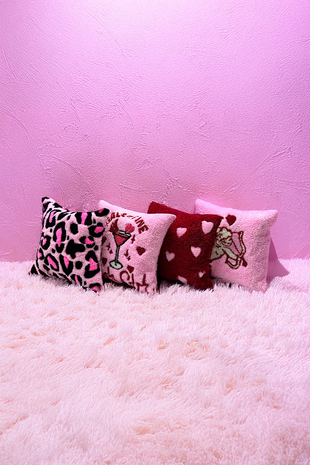 Fille á Fille Design Studio-Galentine Girls Club Yastık-Kırlent-4-milagron.live