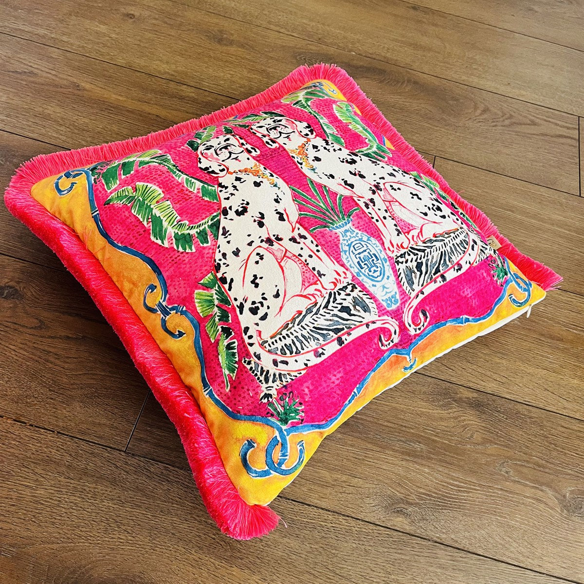 Dekoratif Dalmaçya Desenli Kadife Kırlent Kılıfı ( 45 cm x 45 cm )