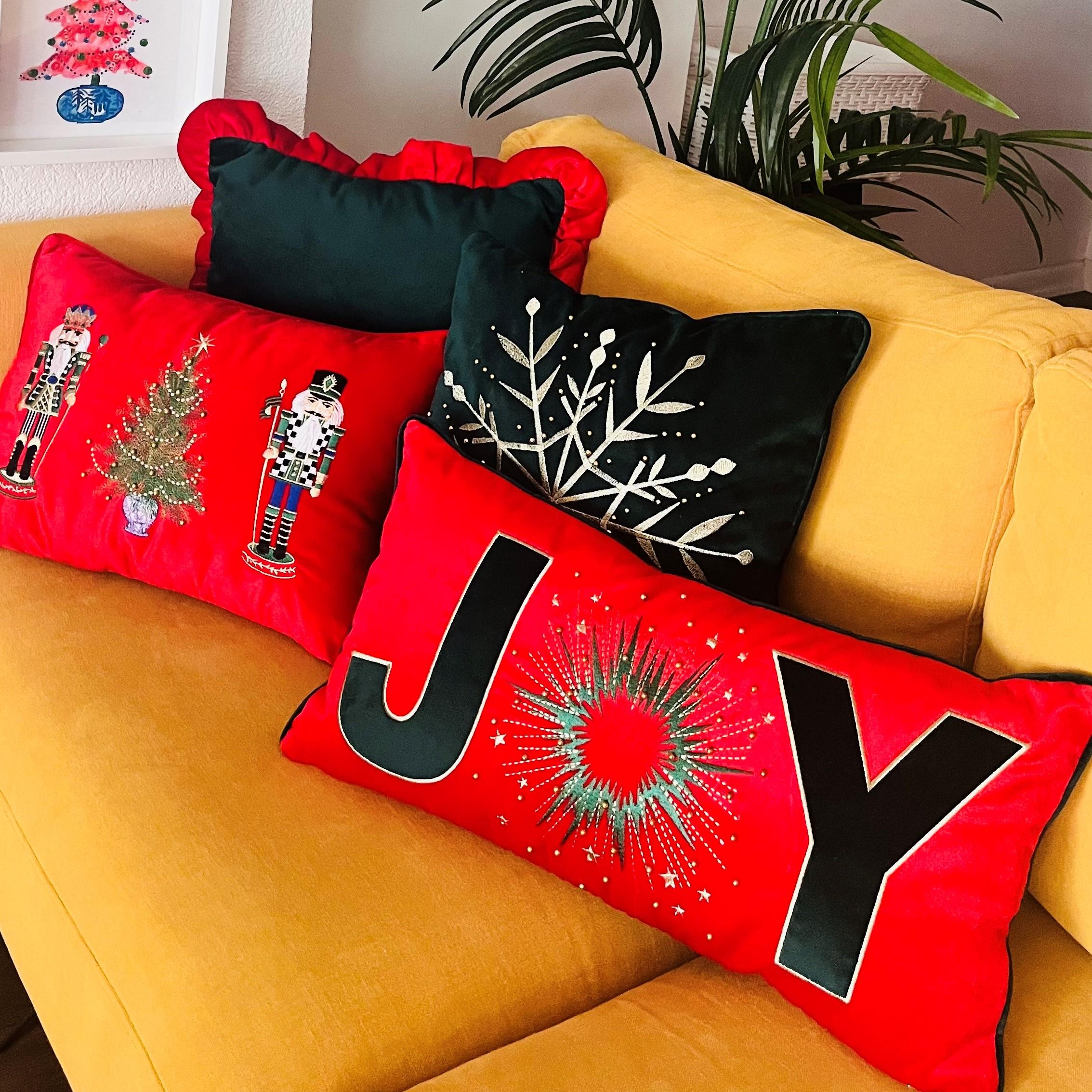 Joy Desenli Kırmızı Kadife Kırlent Kılıfı 30 x 60
