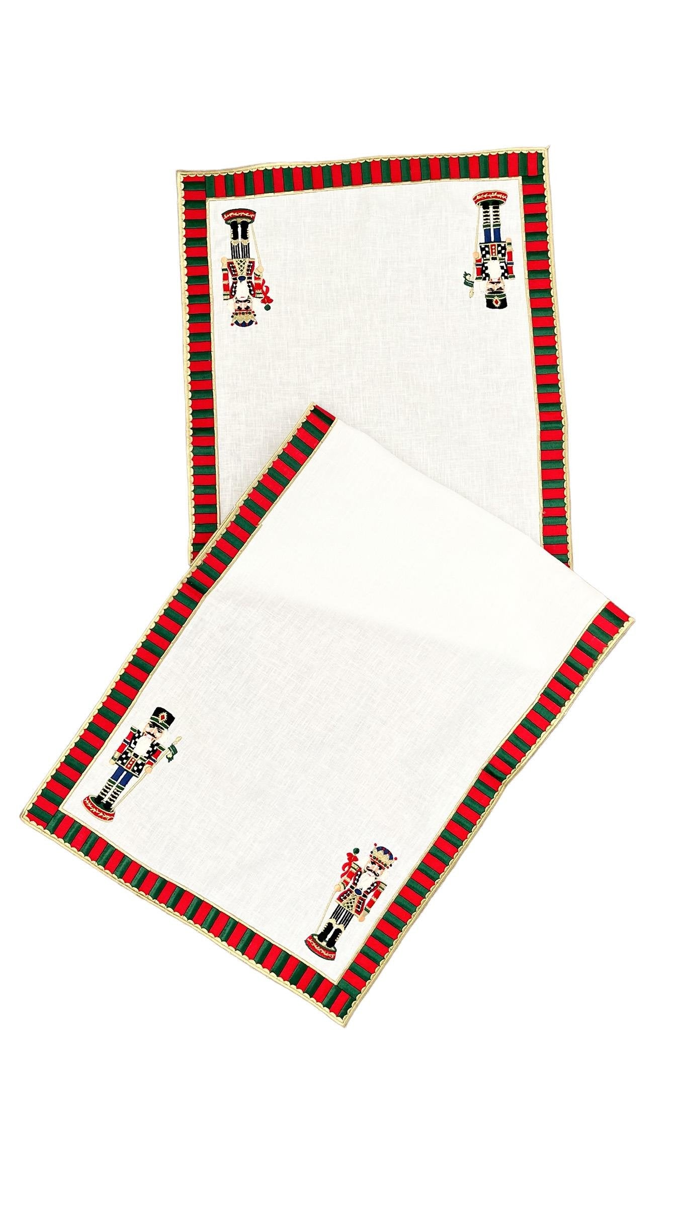 Nutcracker Runner - Kırmızı Yeşil Nakış Desenli Dekoratif Masa Örtüsü