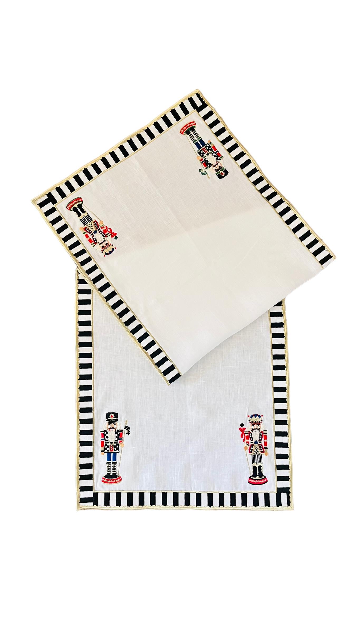 Nutcracker Runner - Siyah Beyaz Nakış Desenli Dekoratif Masa Örtüsü