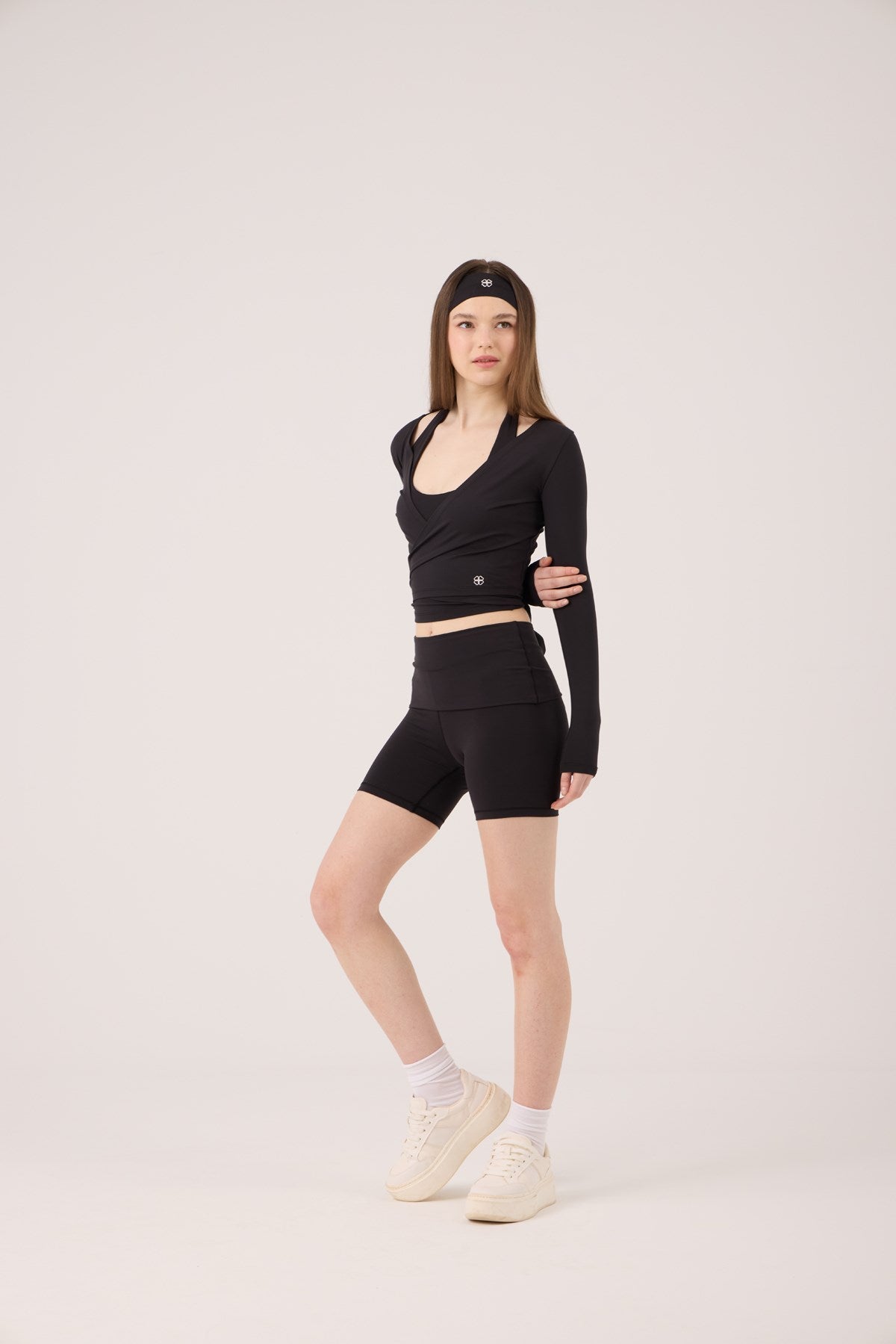 Beli Kıvrımlı Mini Kacie Şort Siyah