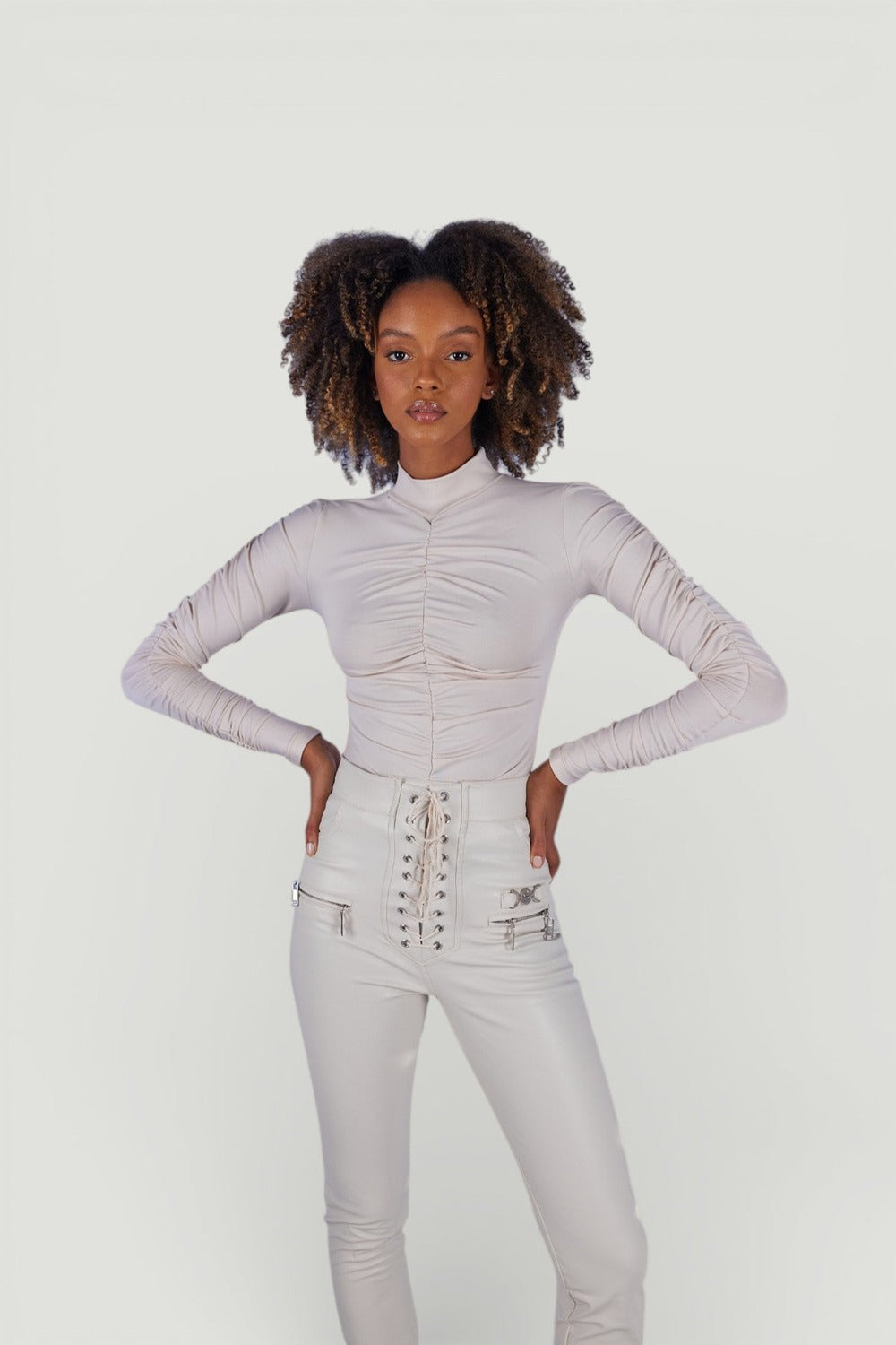 Holly Lolly-Draped Drape Detaylı Yarım Balıkçı Bluz – Ekru-Bluz-2-milagron.live