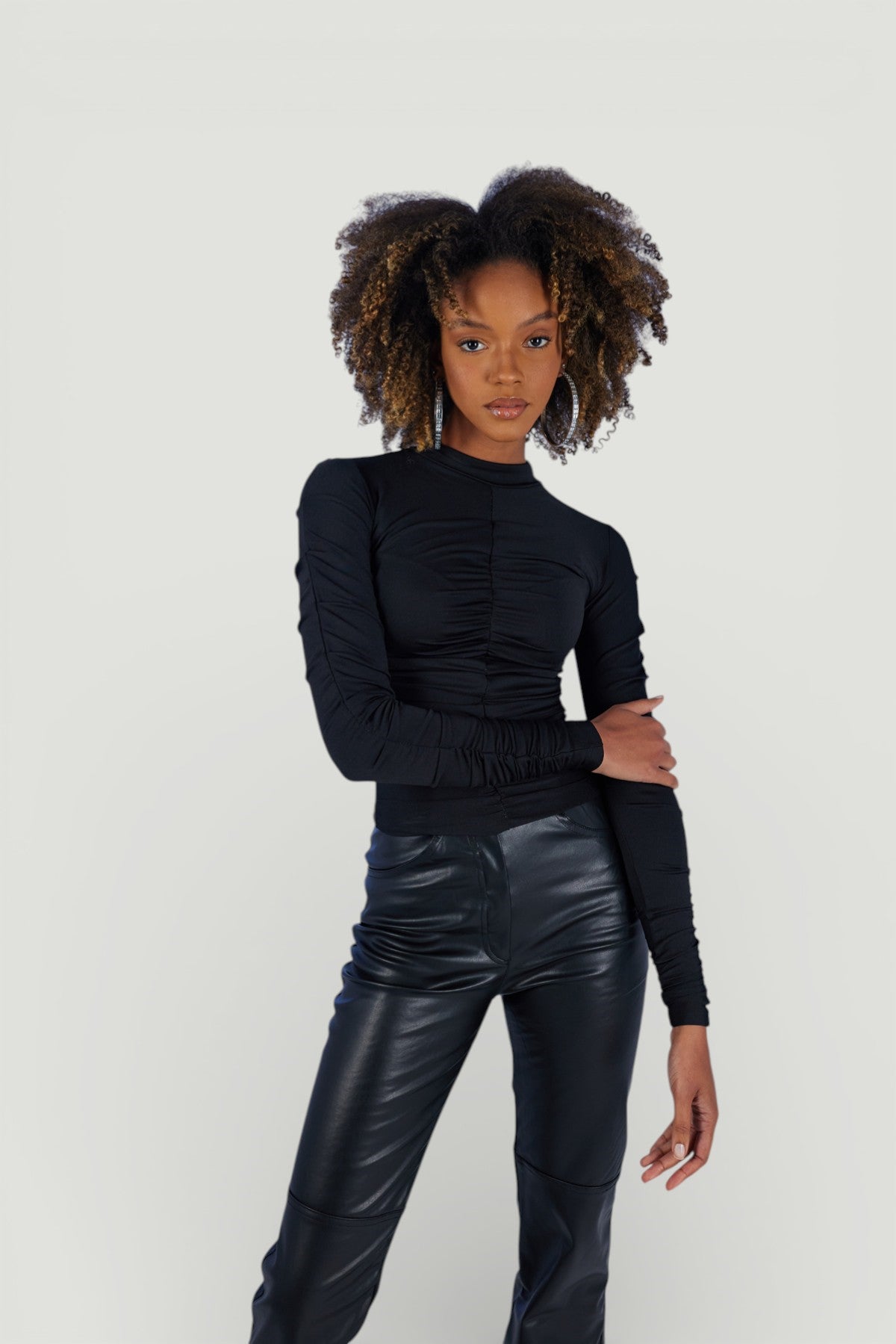 Holly Lolly-Draped Drape Detaylı Yarım Balıkçı Bluz – Si̇yah-Bluz-2-milagron.live