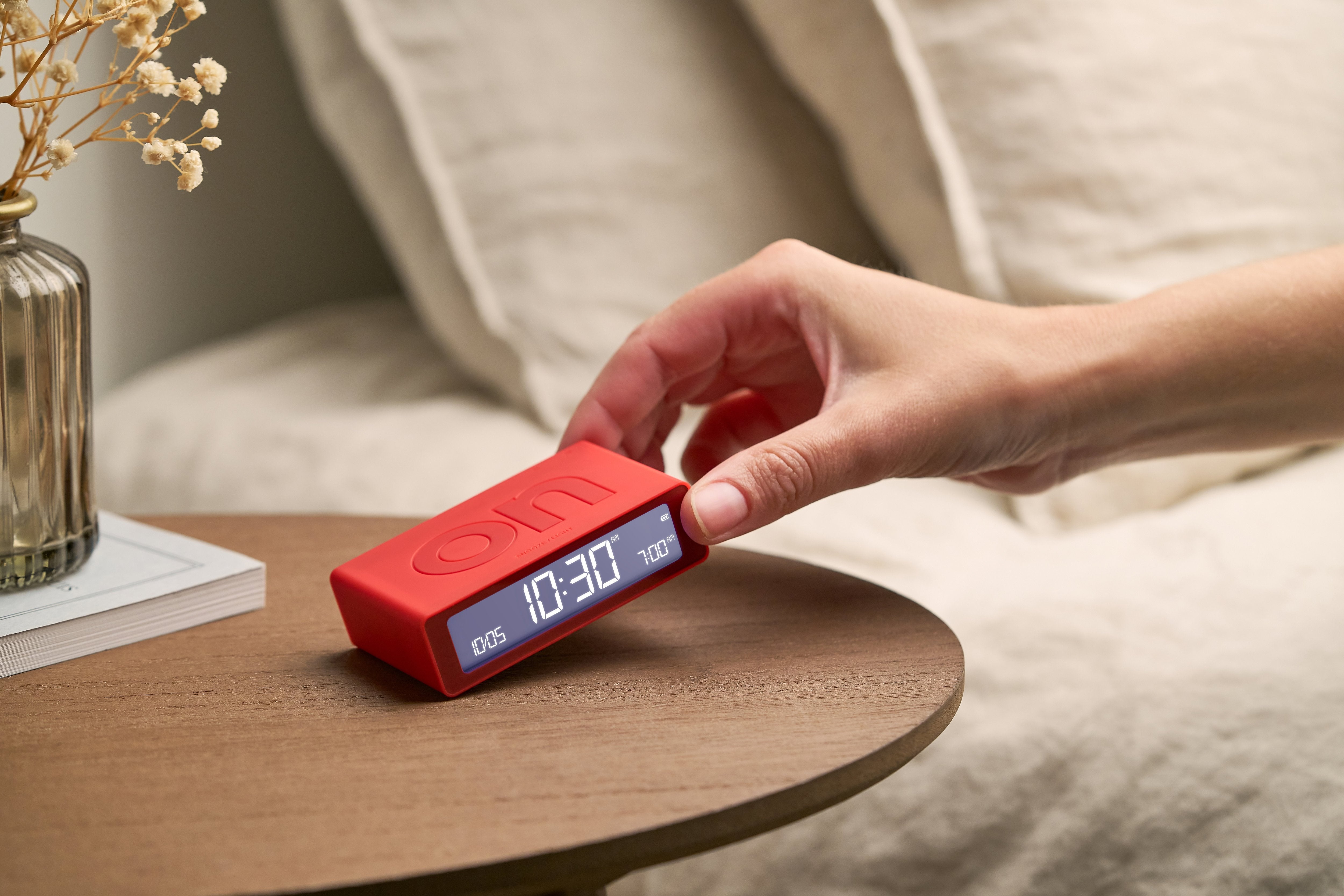 Lexon-Lexon Flip Mini Şarj Edilebilir Alarm Saat Açık Kırmızı-Alarm Saatler-7-milagron.live