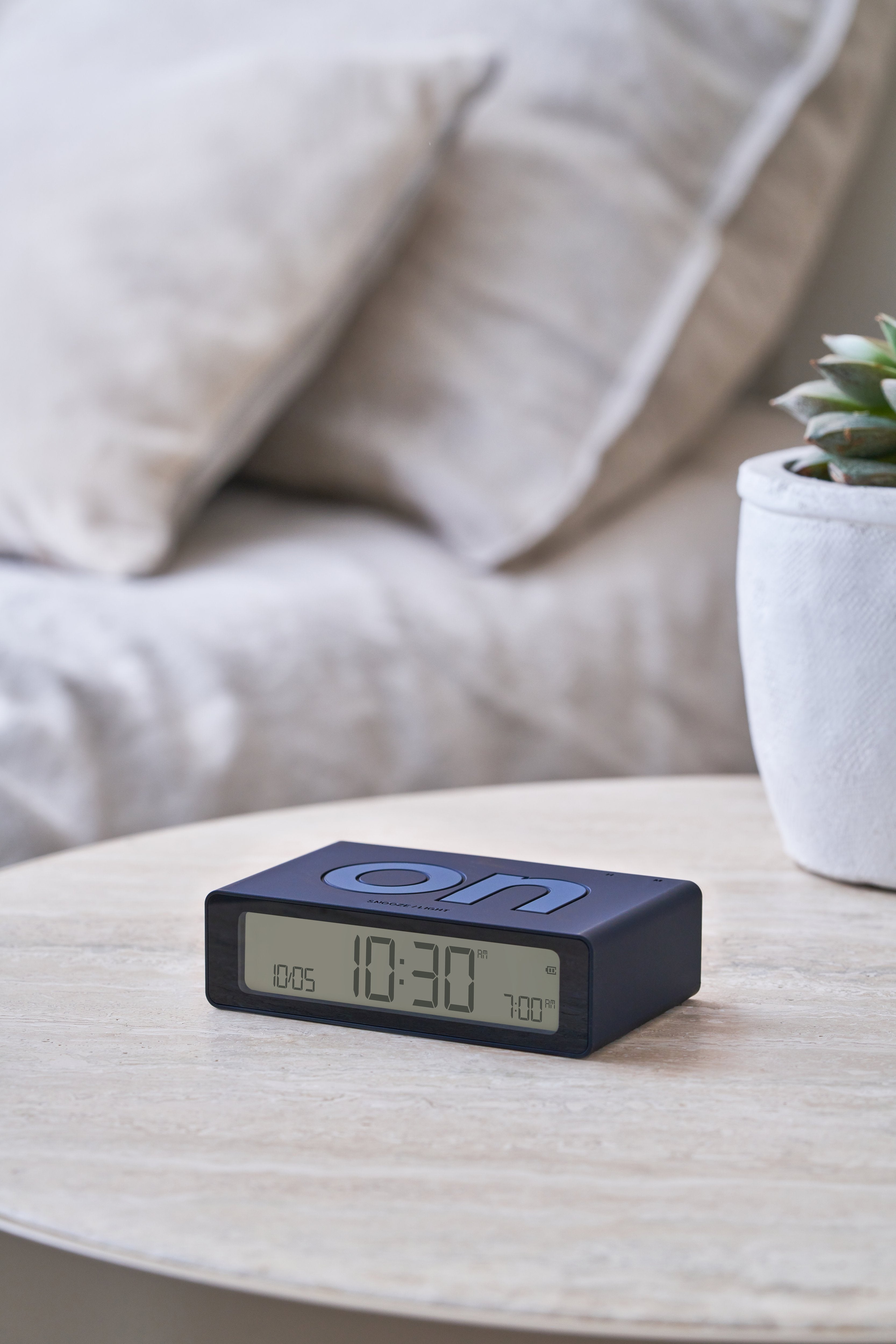 Lexon-Lexon Flip Mini Şarj Edilebilir Alarm Saat Siyah-Alarm Saatler-5-milagron.live