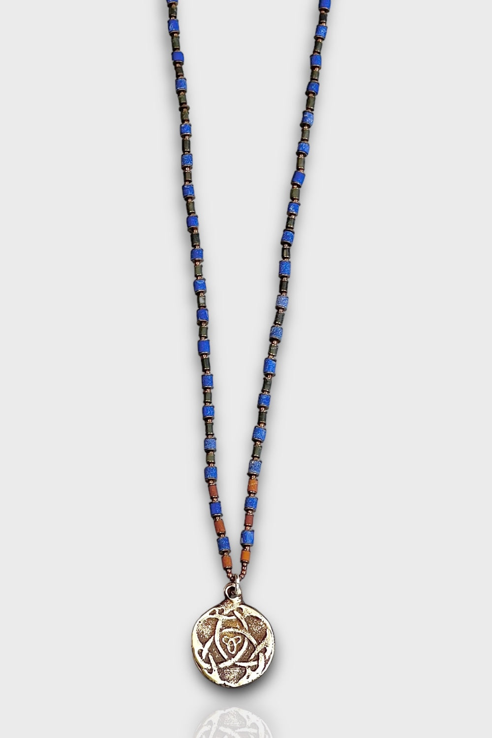 Mey Atelier-Celtic Knot – Lapis Jade Kelt Düğümü Unisex Kolye-Kolye-1-milagron.live