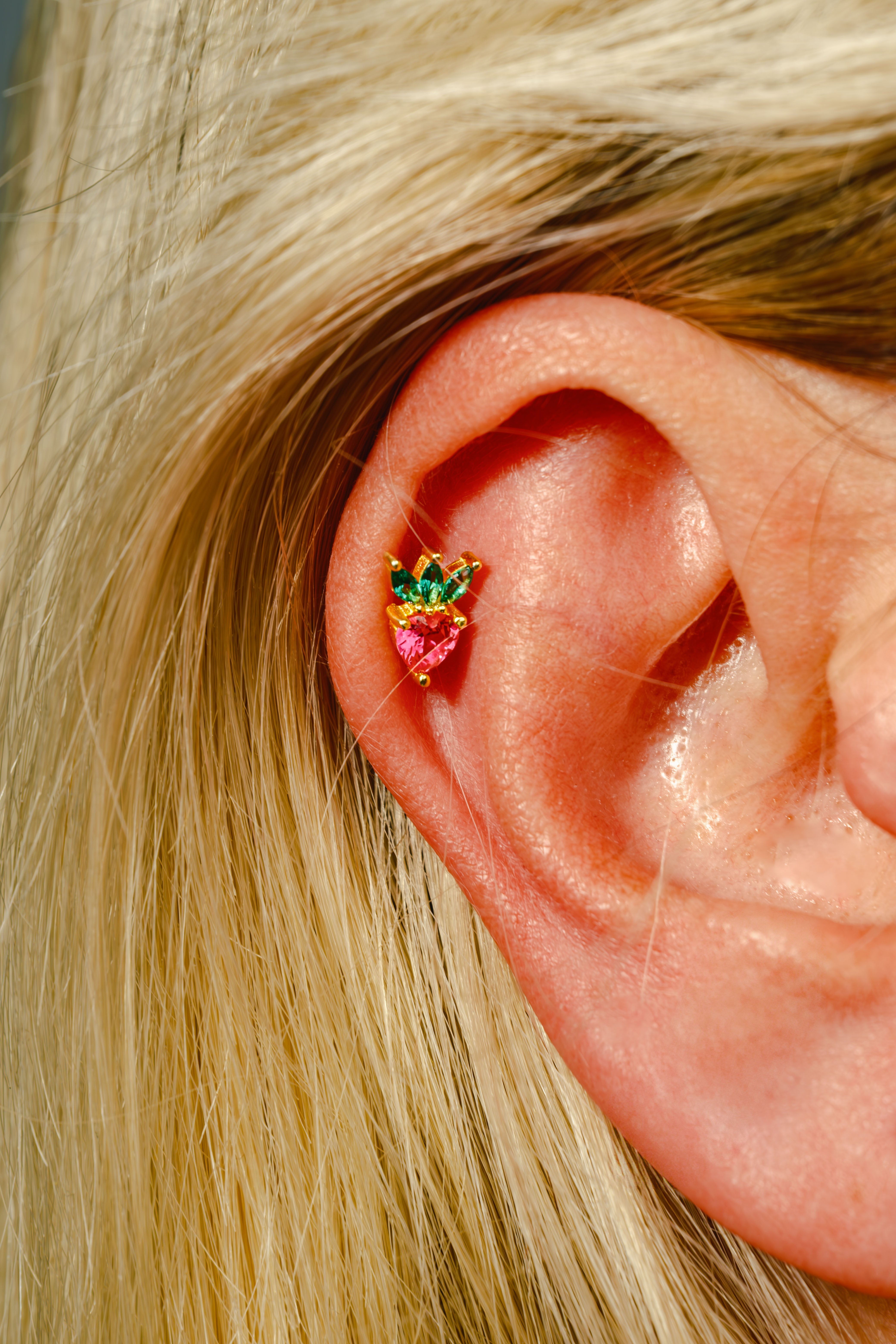 Pia Yuli-Strawberry Piercing-Küpe-3-milagron.live