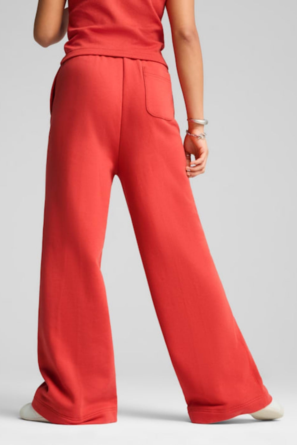 Puma-ESS Relaxed Sweatpants op Red Fi-Eşofman-4-milagron.live