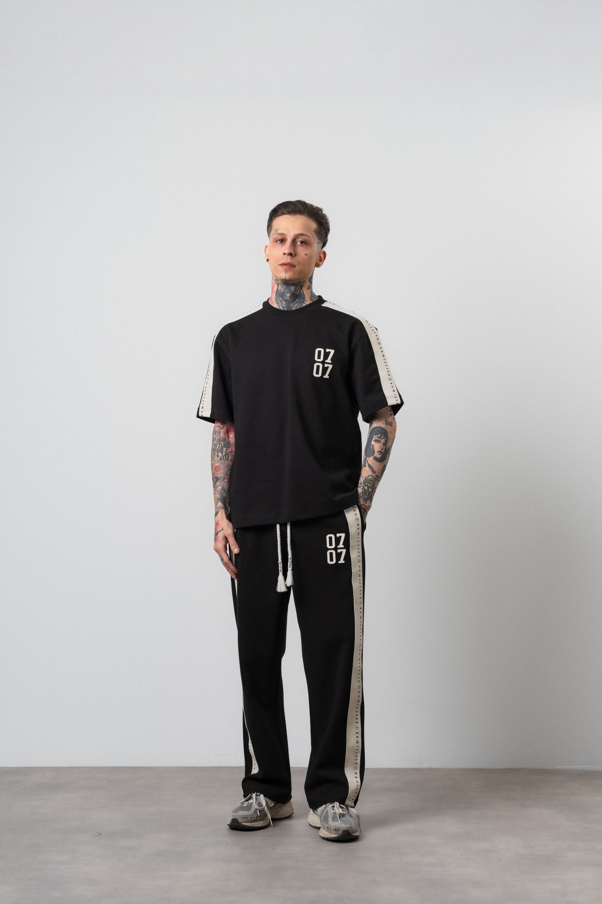 Erkek 07 Şerit Detaylı Regular Fit Eşofman Takımı Siyah