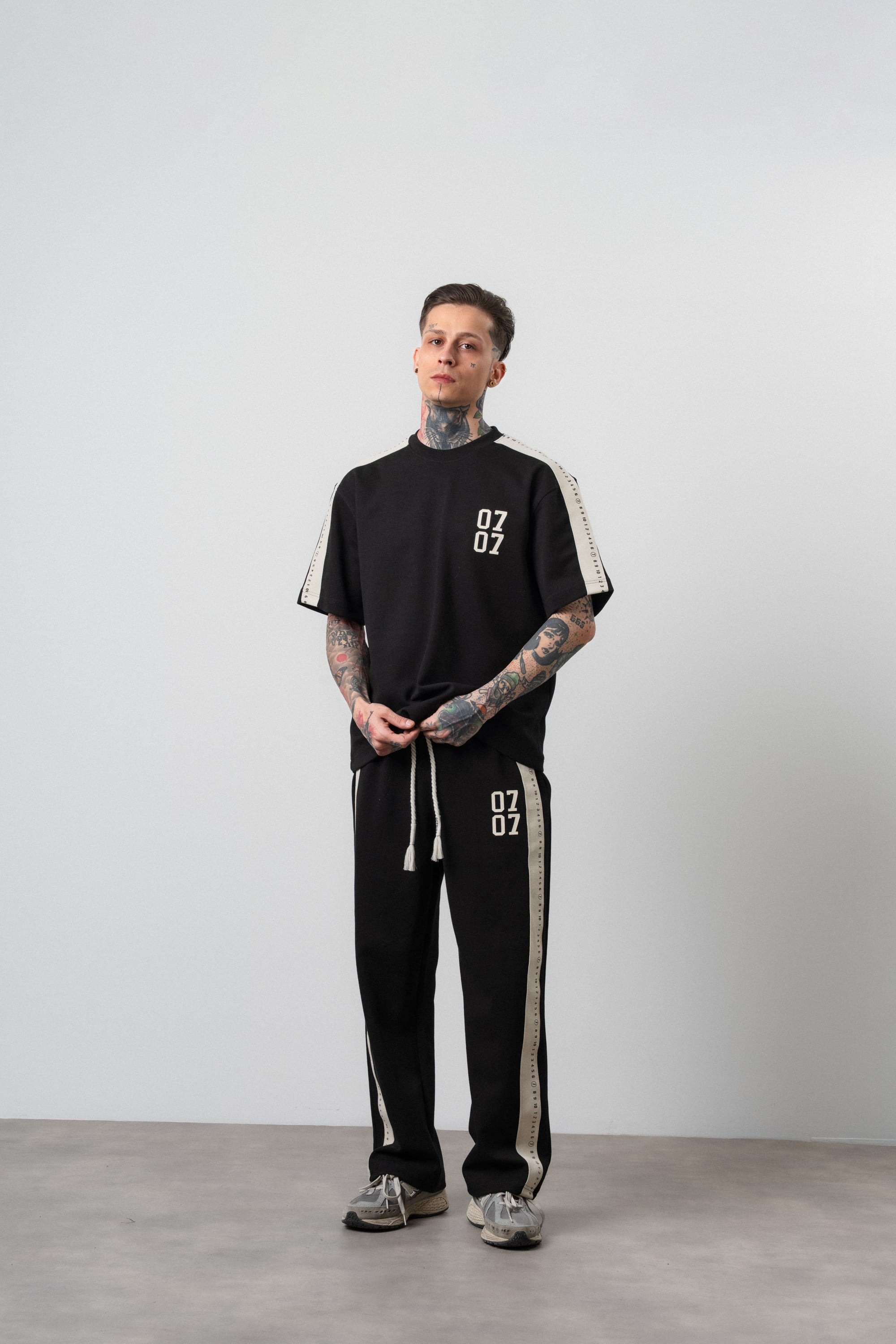 Erkek 07 Şerit Detaylı Regular Fit Eşofman Takımı Siyah