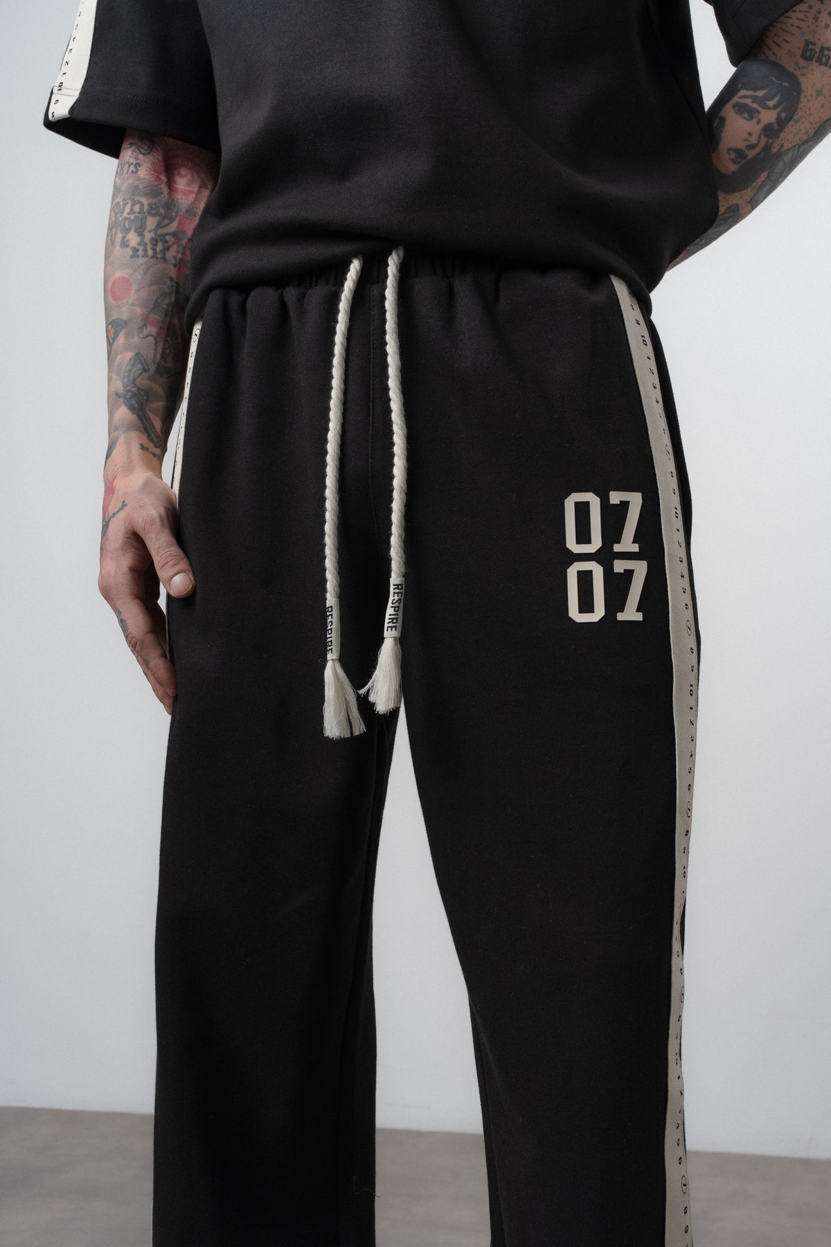 Erkek 07 Şerit Detaylı Regular Fit Eşofman Takımı Siyah