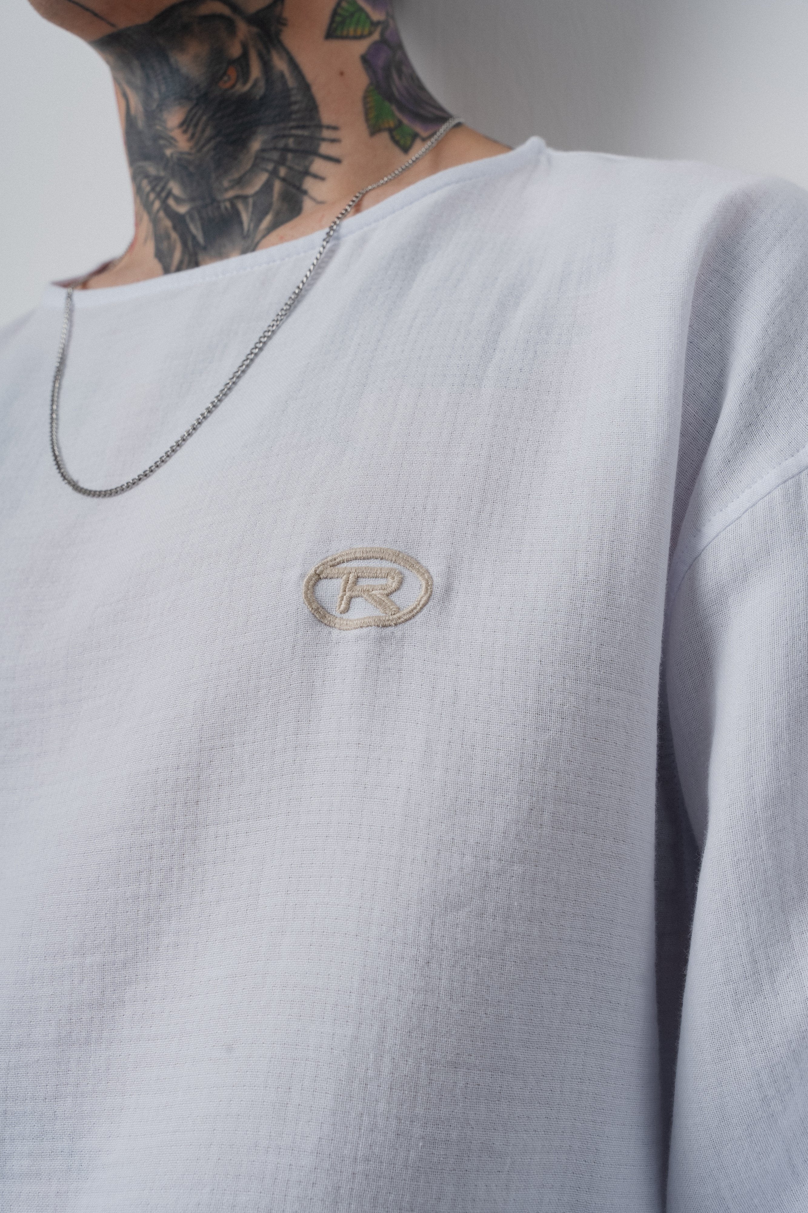 Erkek R Nakışlı Fakir Kol Müslin Oversize T-Shirt Beyaz