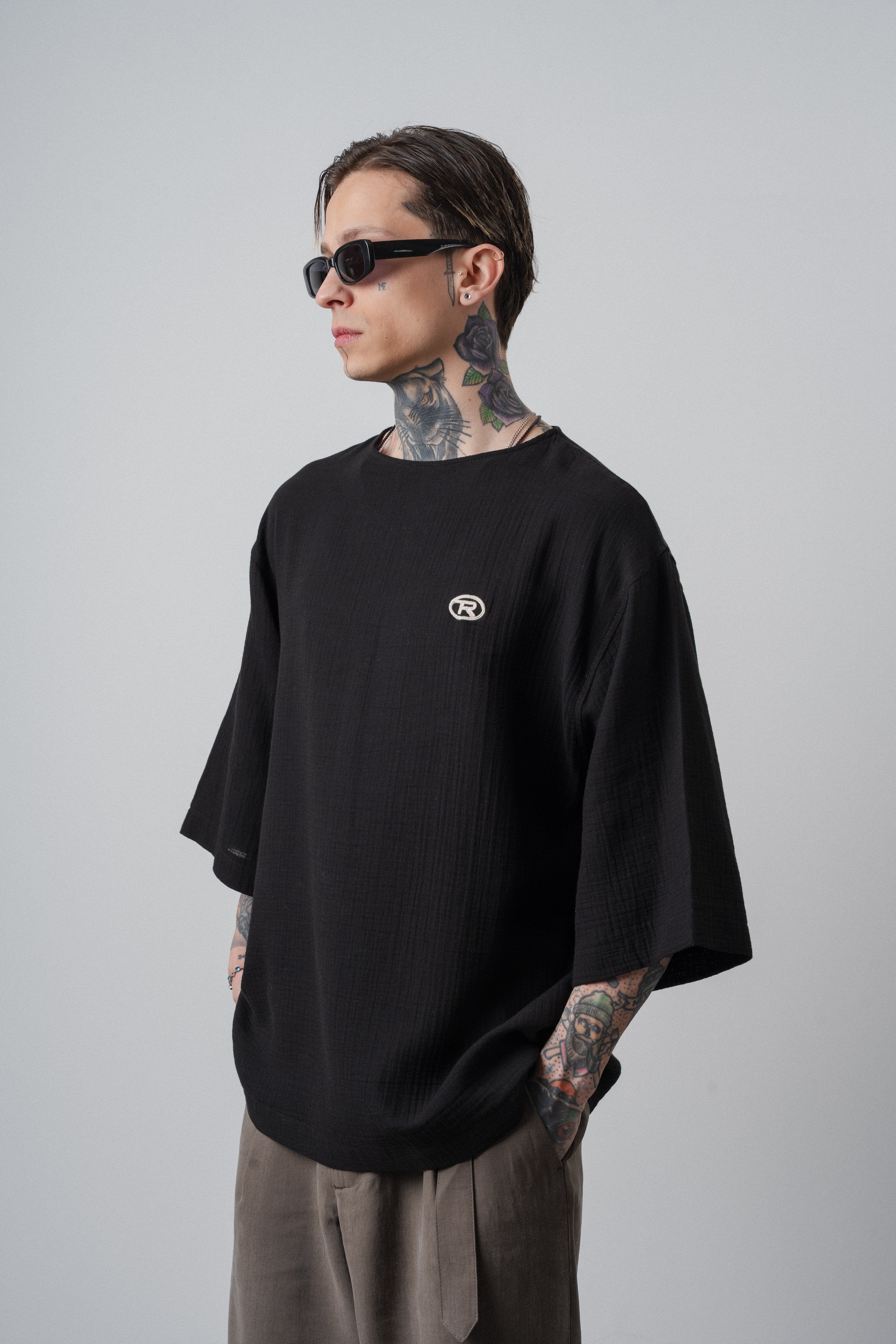 Erkek R Nakışlı Fakir Kol Müslin Oversize T-Shirt Siyah