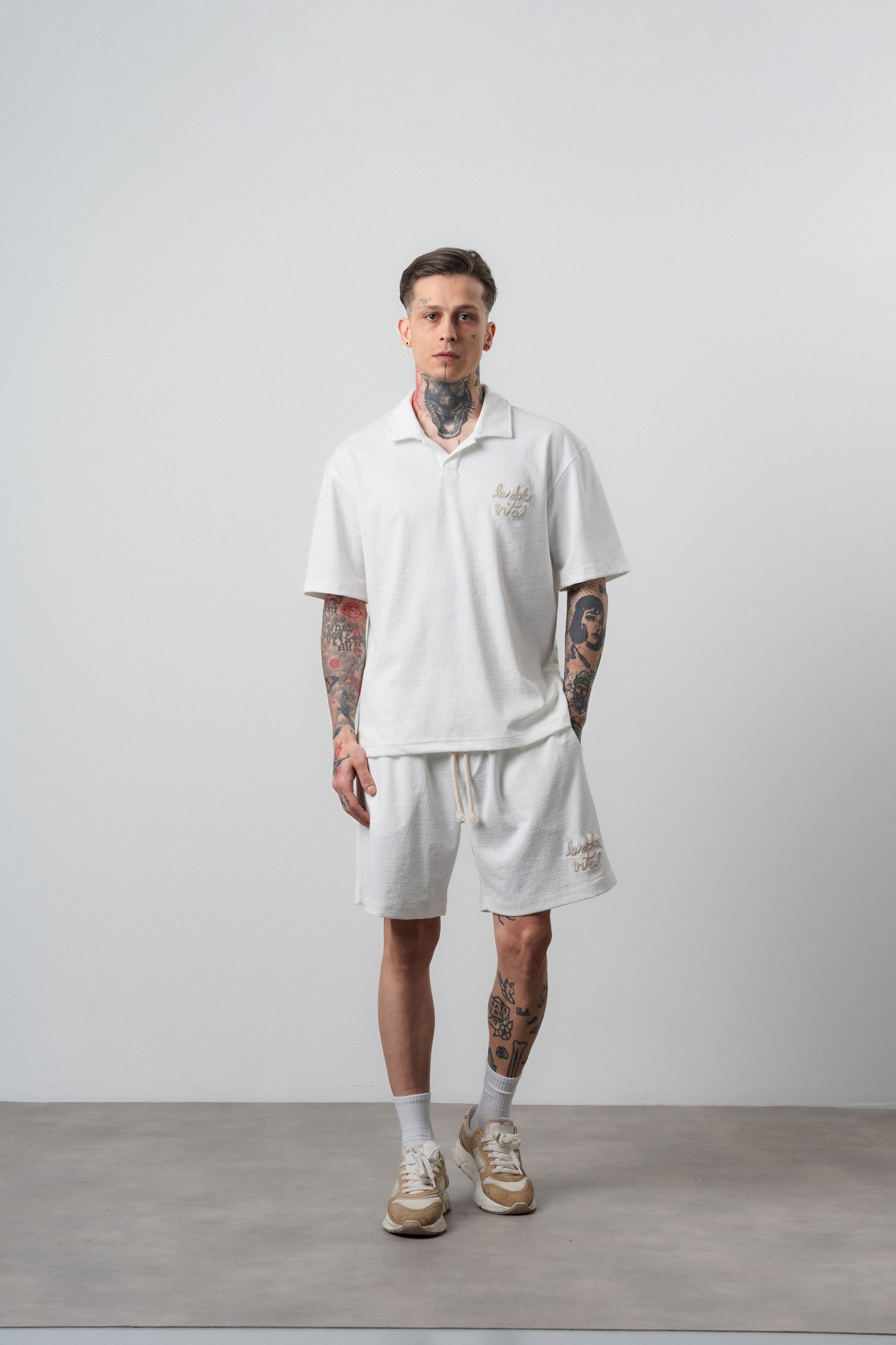 Erkek La Dolce Vita Yazılı Regular Fit T-Shirt Şort Takım Ekru