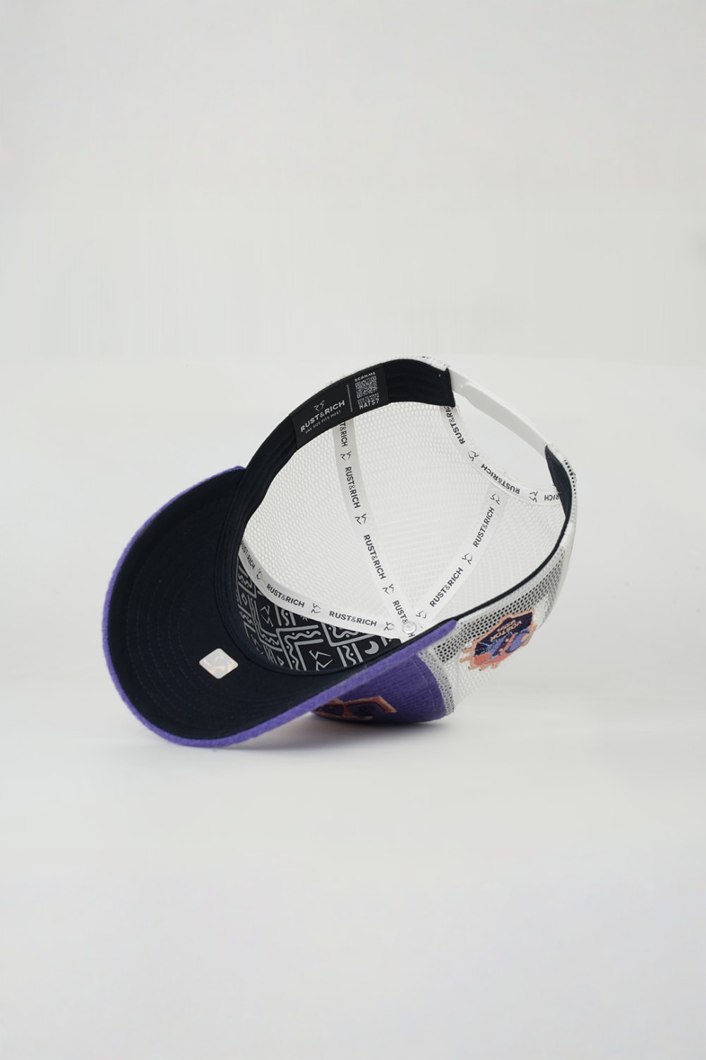RustandRich-Trucker Şapka Space Collection Gagarin Mor Unisex-Şapka-5-milagron.live
