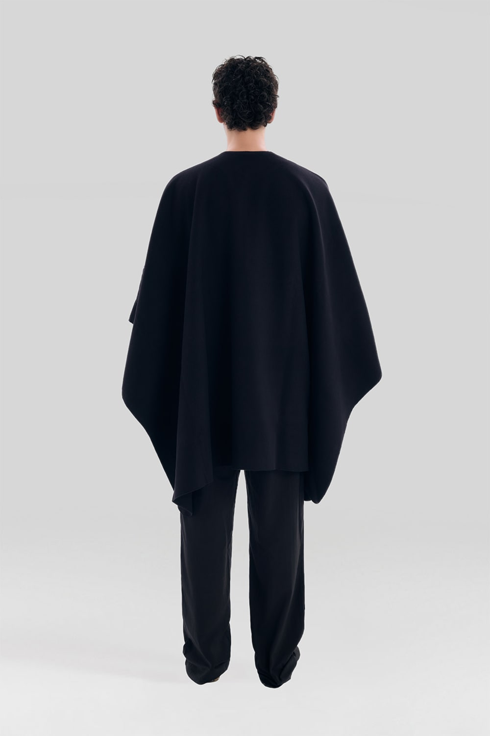 Sertaç Taşdelen-Siyah %100 Yün Çift Taraflı Omuz Oversized Erkek Panço Model R 03-Panço-3-milagron.live