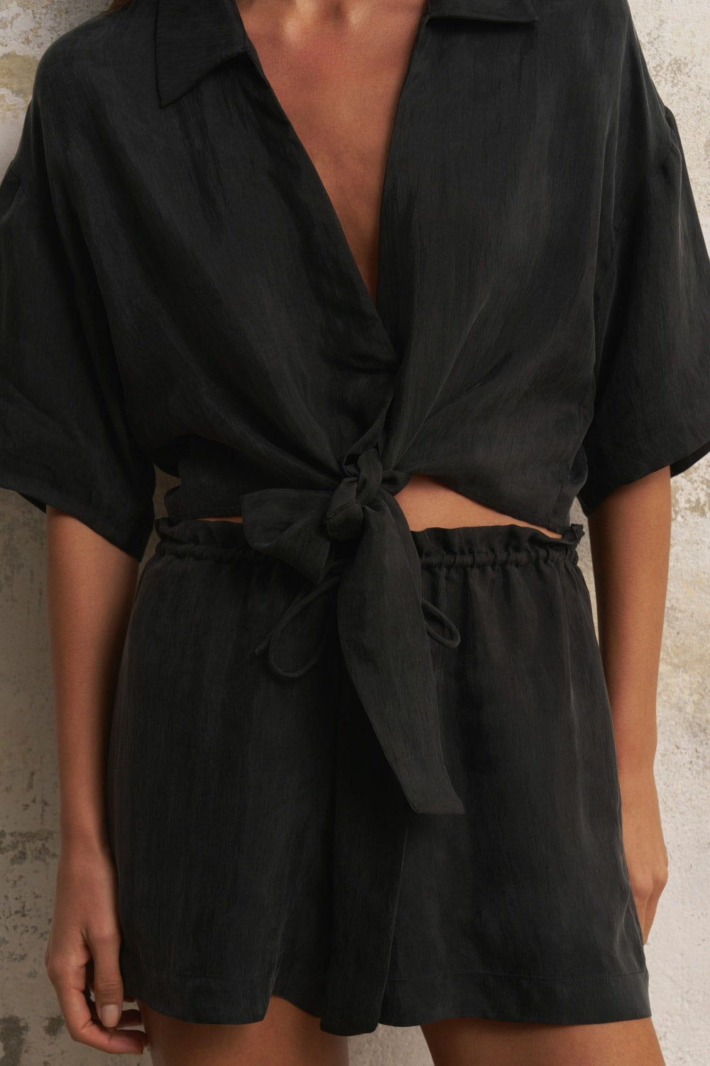 The Handloom-Lucid Flow Tie Shorts Black-Şort-4-milagron.live