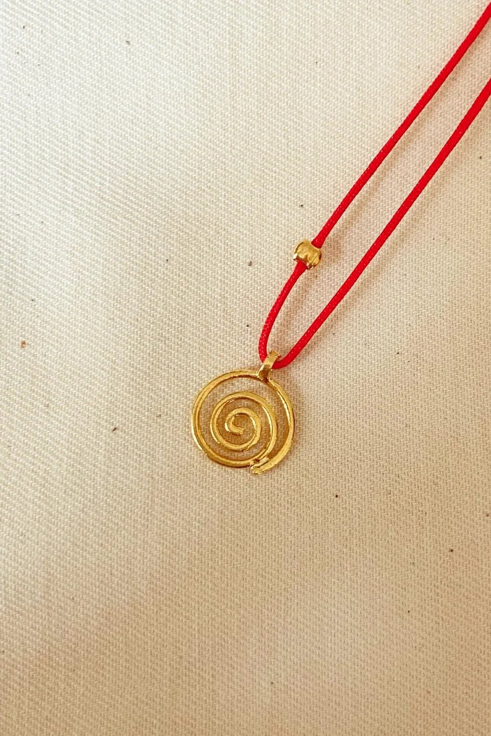 The Pheia-Spiral Güneş Kırmızı İp Kolye | 925 Ayar Gümüş-Kolye-3-milagron.live
