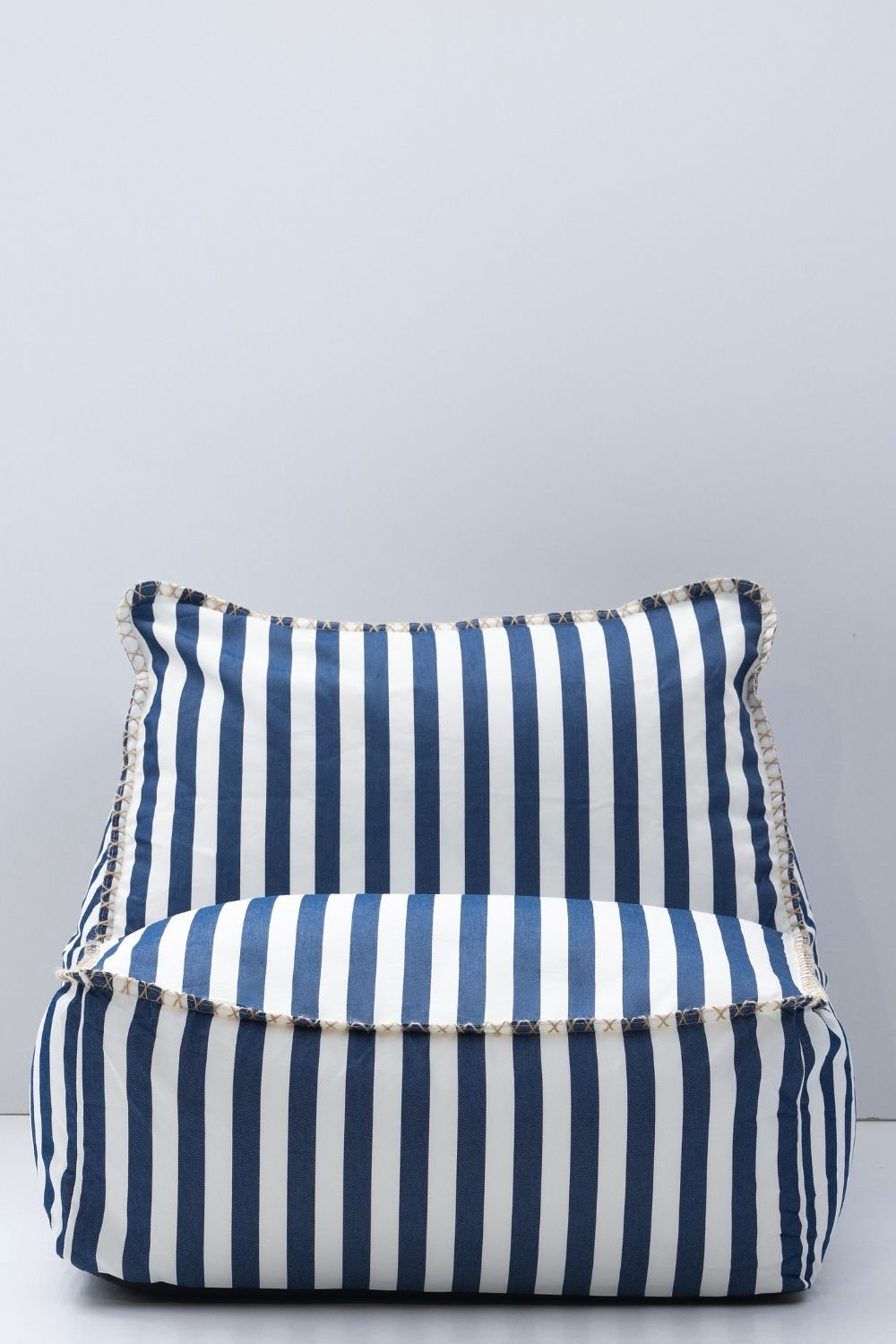 Modern Lacivert & Beyaz Doly Koltuk | Minimalist Ve Şık Lounger Tasarımı - 0