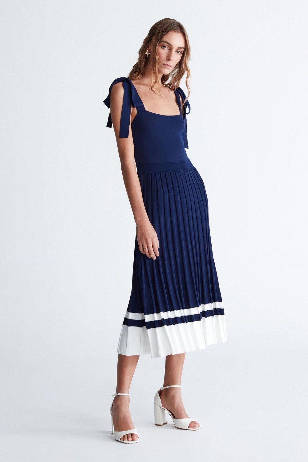 Styleboom X Kelly Dress Askılı Bağlama Detaylı Rahat Kesim Midi Boy Yazlık Kadın Triko Elbise - Lacivert - 5