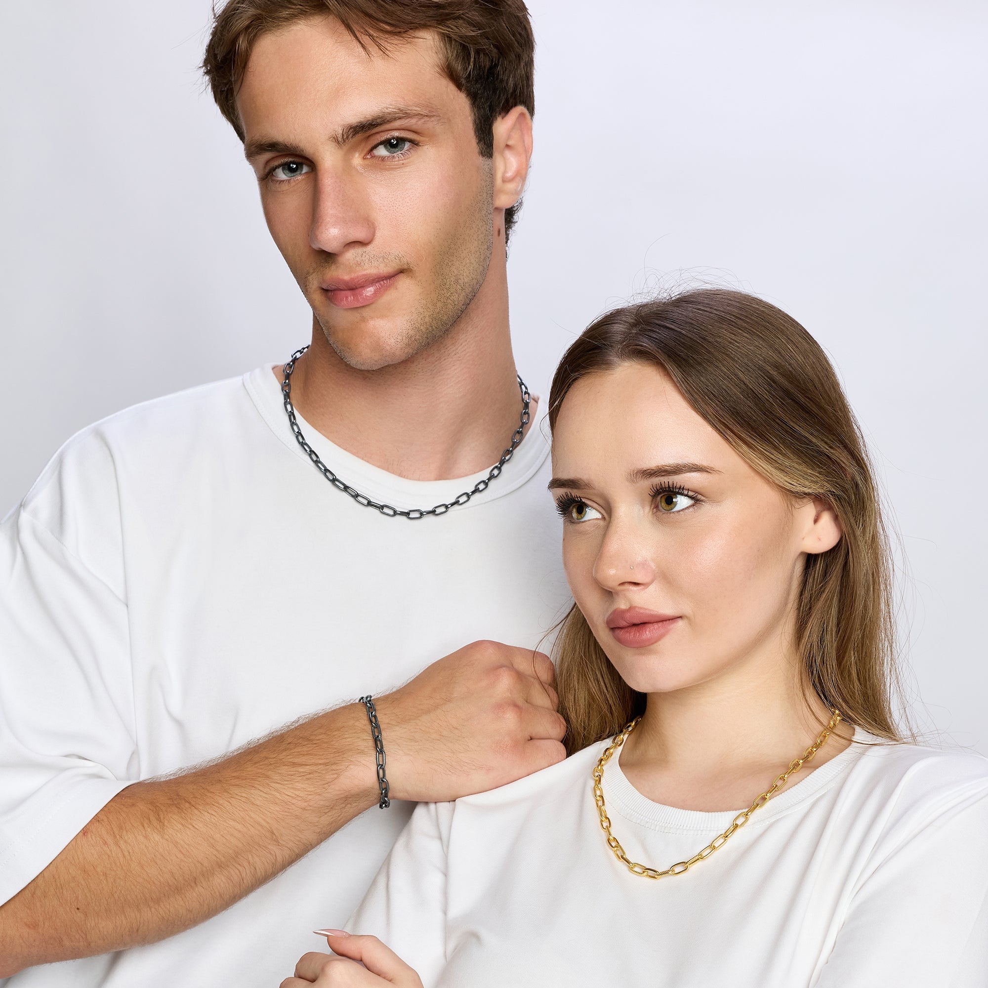 Rivet Chain Necklace In Gold