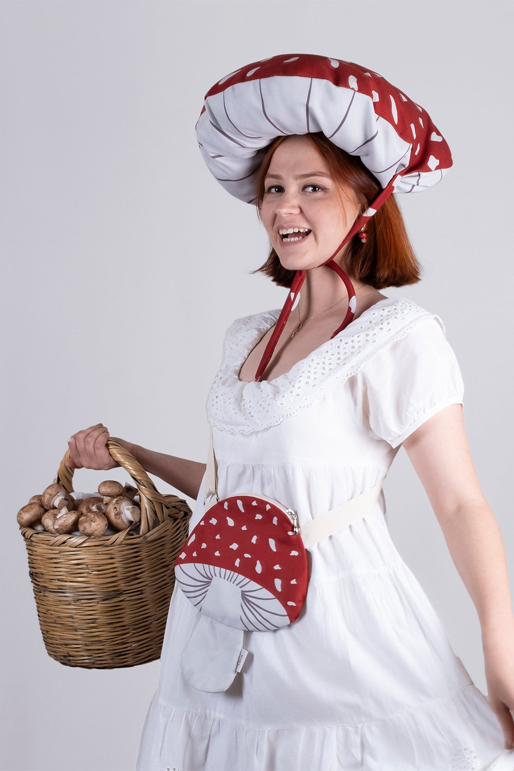 Design Vira-Red Mushroom-Bel Çantası-1-milagron.live