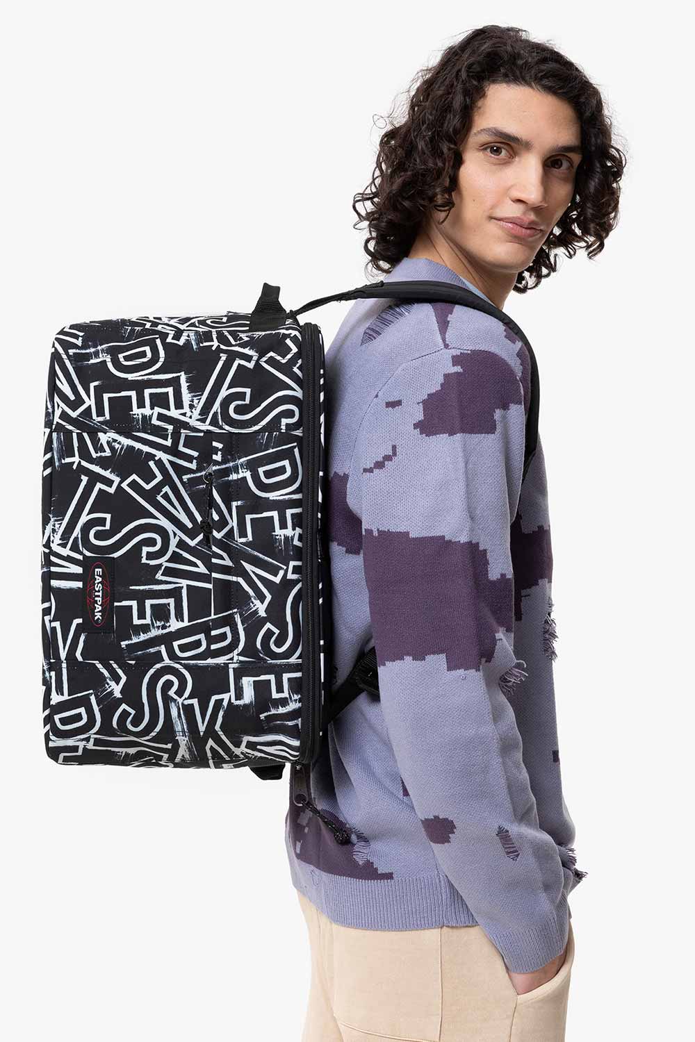 Eastpak-Travelbox M Ep Letters Black-Bavul & Seyahat Çantası-2-milagron.live
