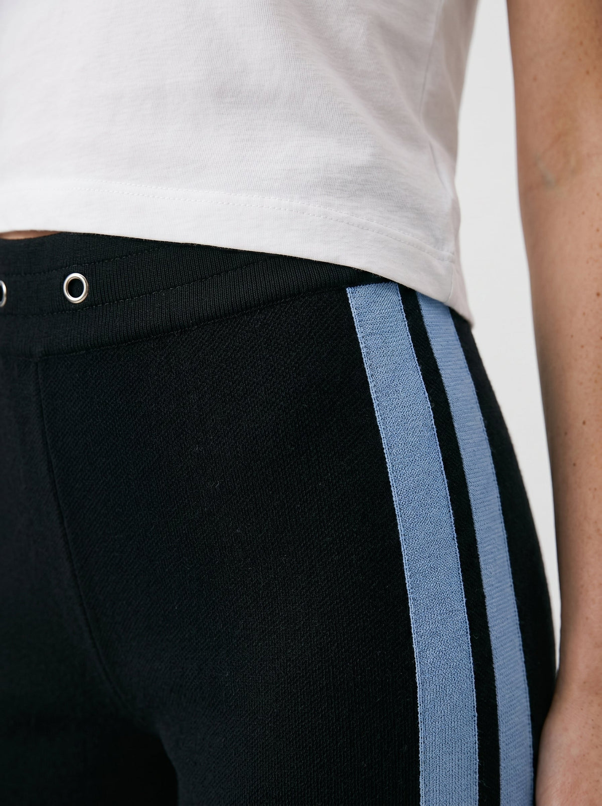 Geniş Paça Yanları Denim Şeritli Regular Örme Pantolon