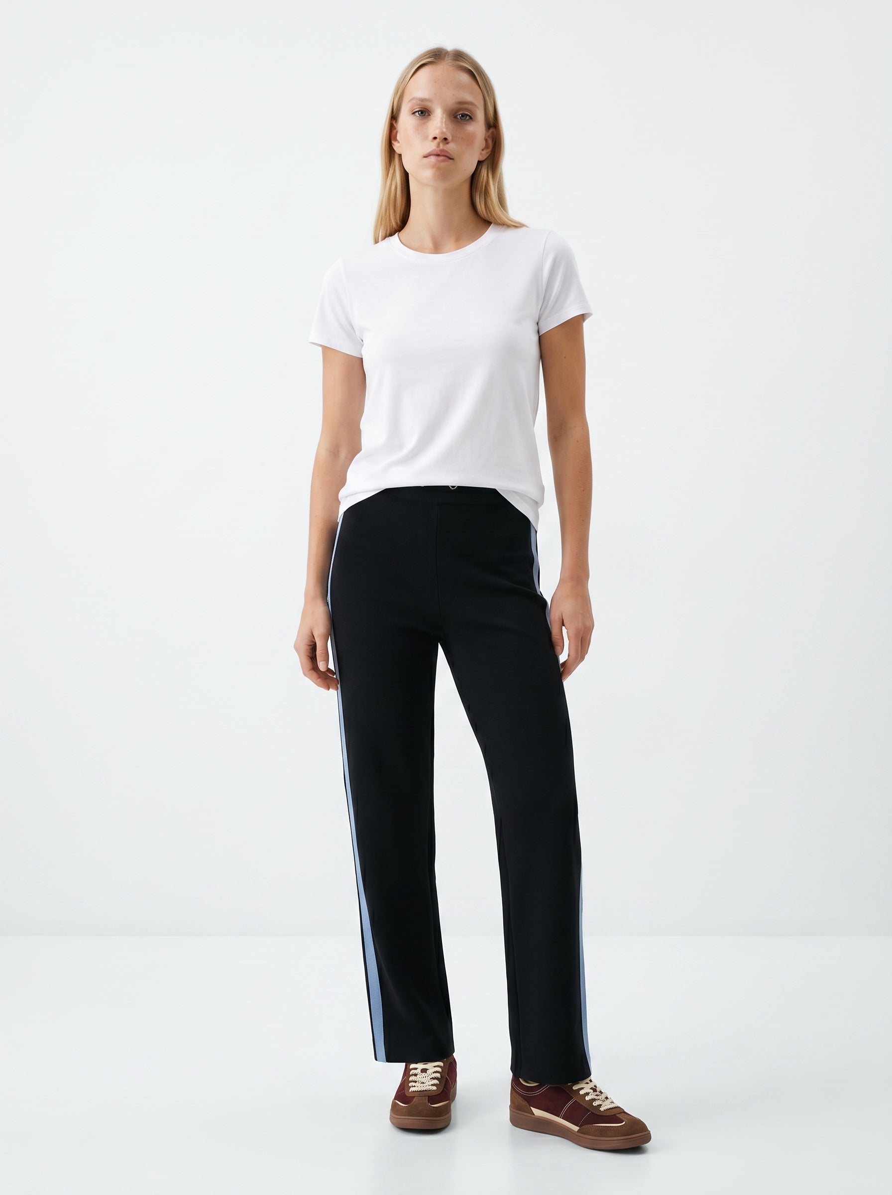 Geniş Paça Yanları Denim Şeritli Regular Örme Pantolon