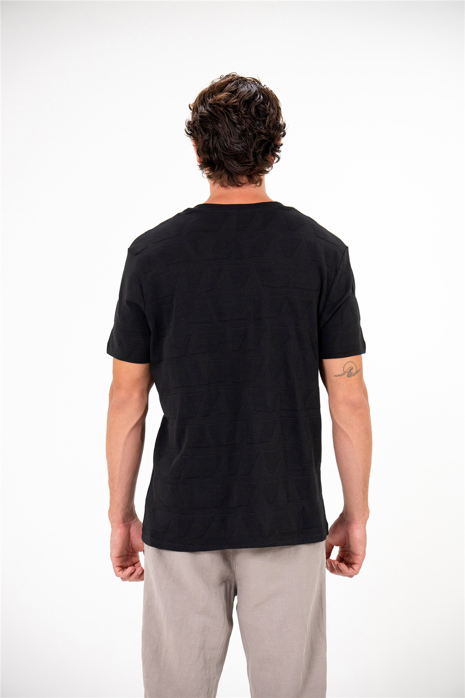 Bisiklet Yaka Sol Göğsü Arma Detaylı Jakarlı Erkek T-Shirt