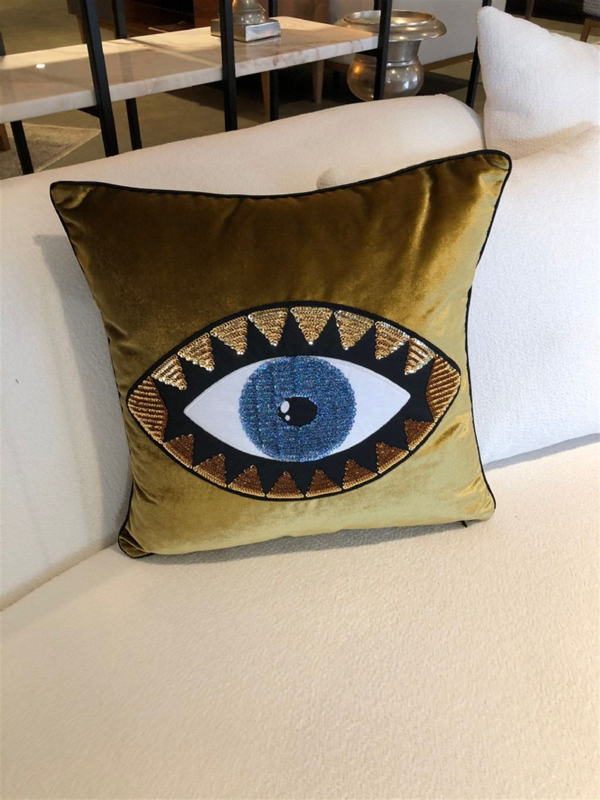 Dekoratif Göz Desenli Pullu Gold Kadife Kırlent Kılıfı ( 45 cm x 45 cm )