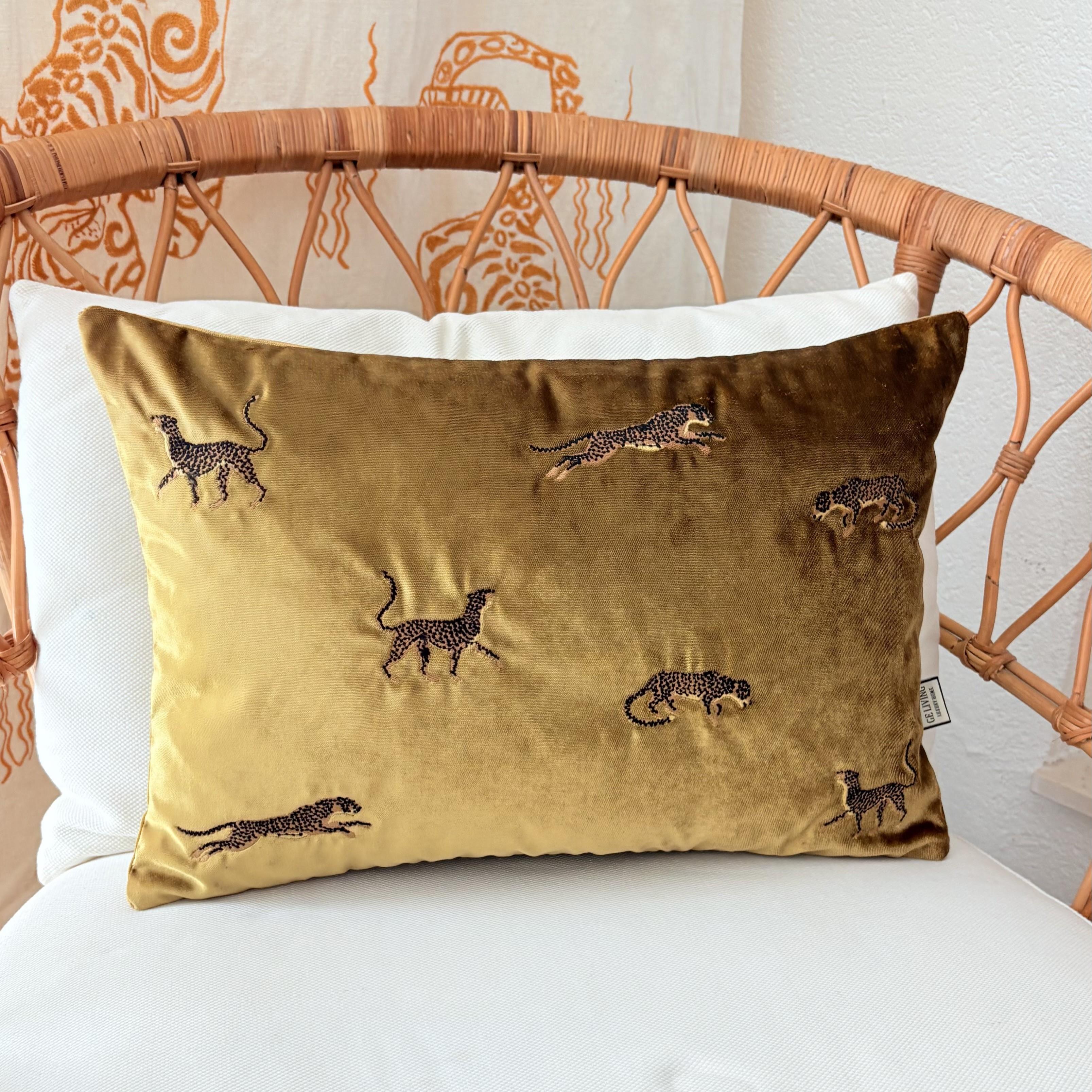 Dekoratif Leopar Desenli Gold Kadife Kırlent Kılıfı 35 x 50 cm
