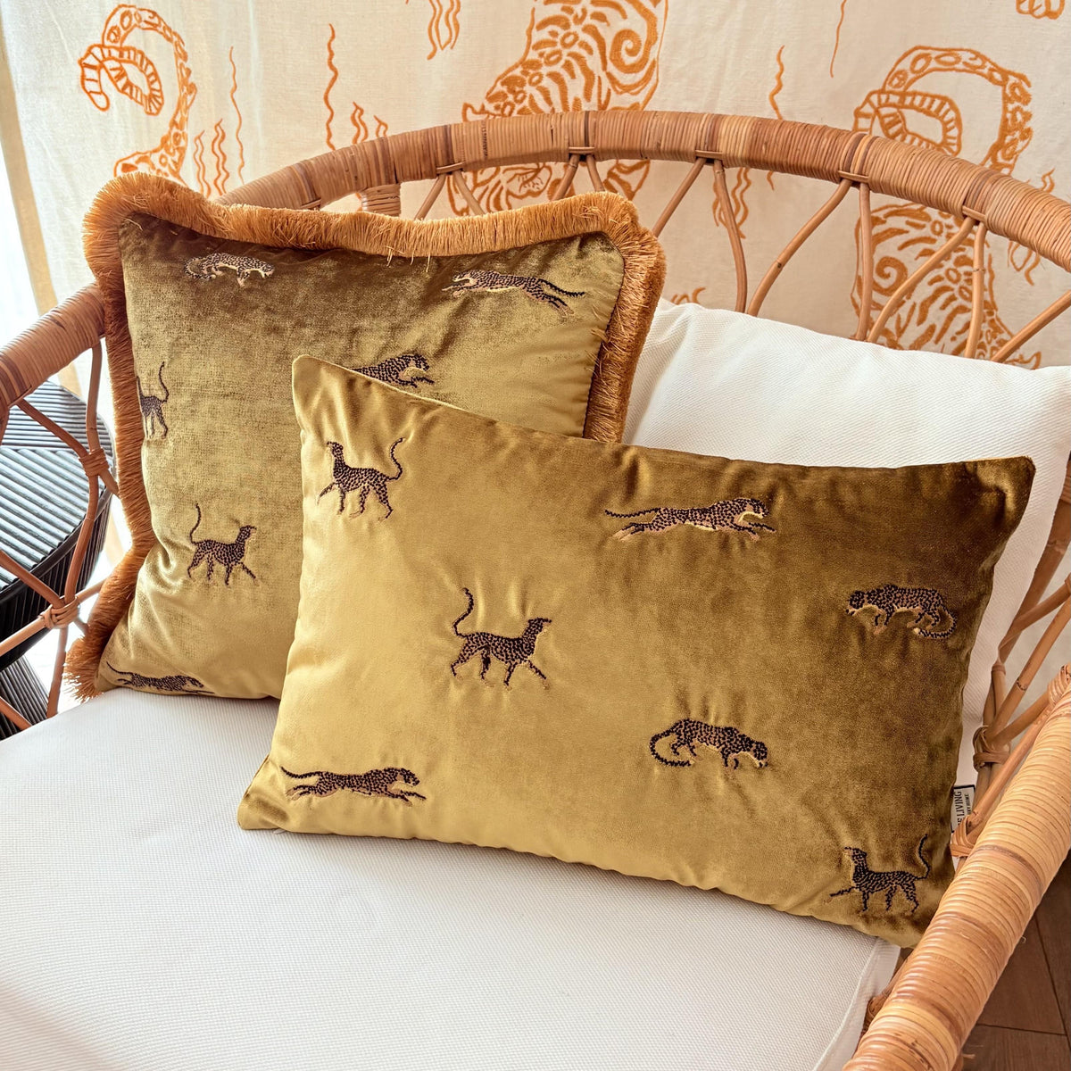 Dekoratif Leopar Desenli Gold Kadife Kırlent Kılıfı 35 x 50 cm