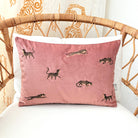 Dekoratif Leopar Desenli Pembe Kadife Kırlent Kılıfı 35 x 50 cm