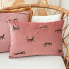 Dekoratif Leopar Desenli Pembe Kadife Kırlent Kılıfı 35 x 50 cm