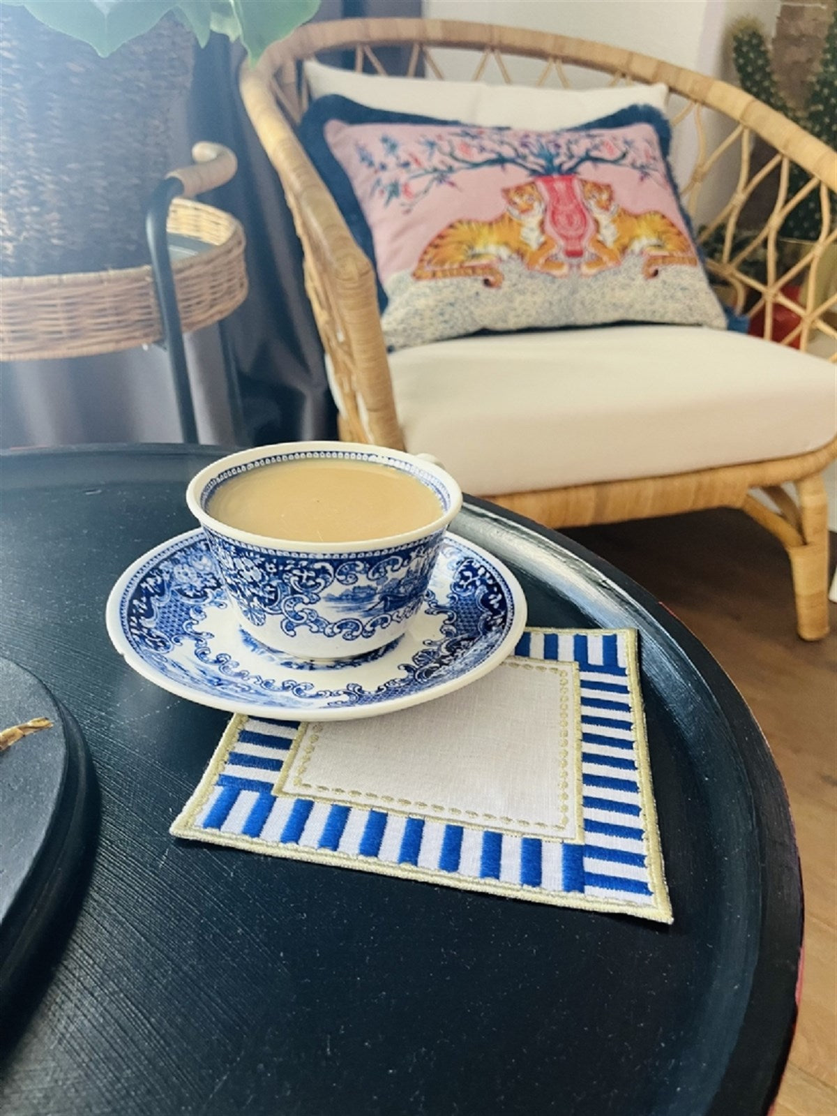 Dekoratif Mavi Fincan Blue Blanc Uyumlu Damalı Kokteyl Peçete ( 2 Adet )