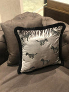 Dekoratif Zebra Desenli Gri Kadife Kırlent Kılıfı 45 x 45 cm