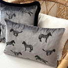 Dekoratif Zebra Desenli Gümüş Kadife Kırlent Kılıfı