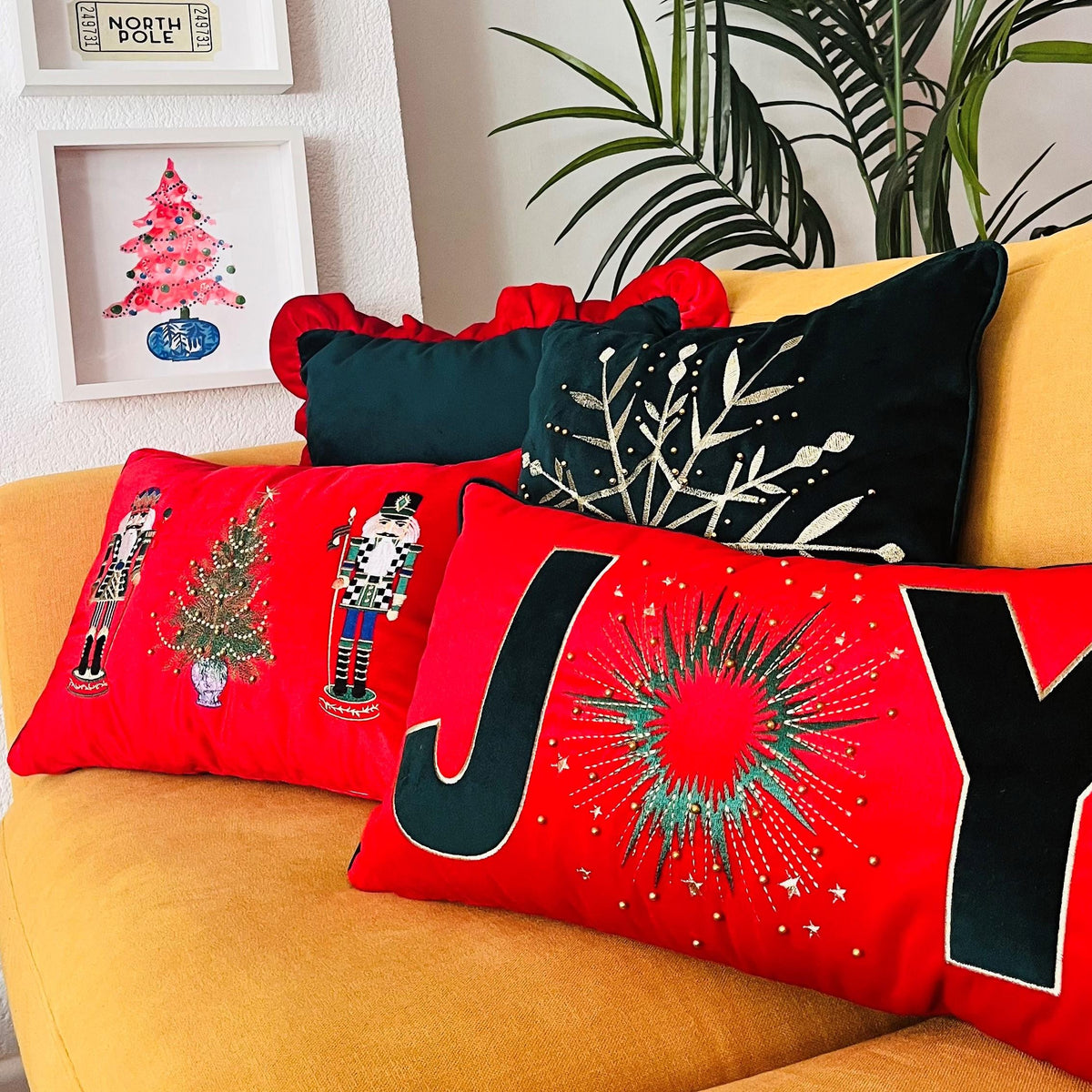 Joy Desenli Kırmızı Kadife Kırlent Kılıfı 30 x 60