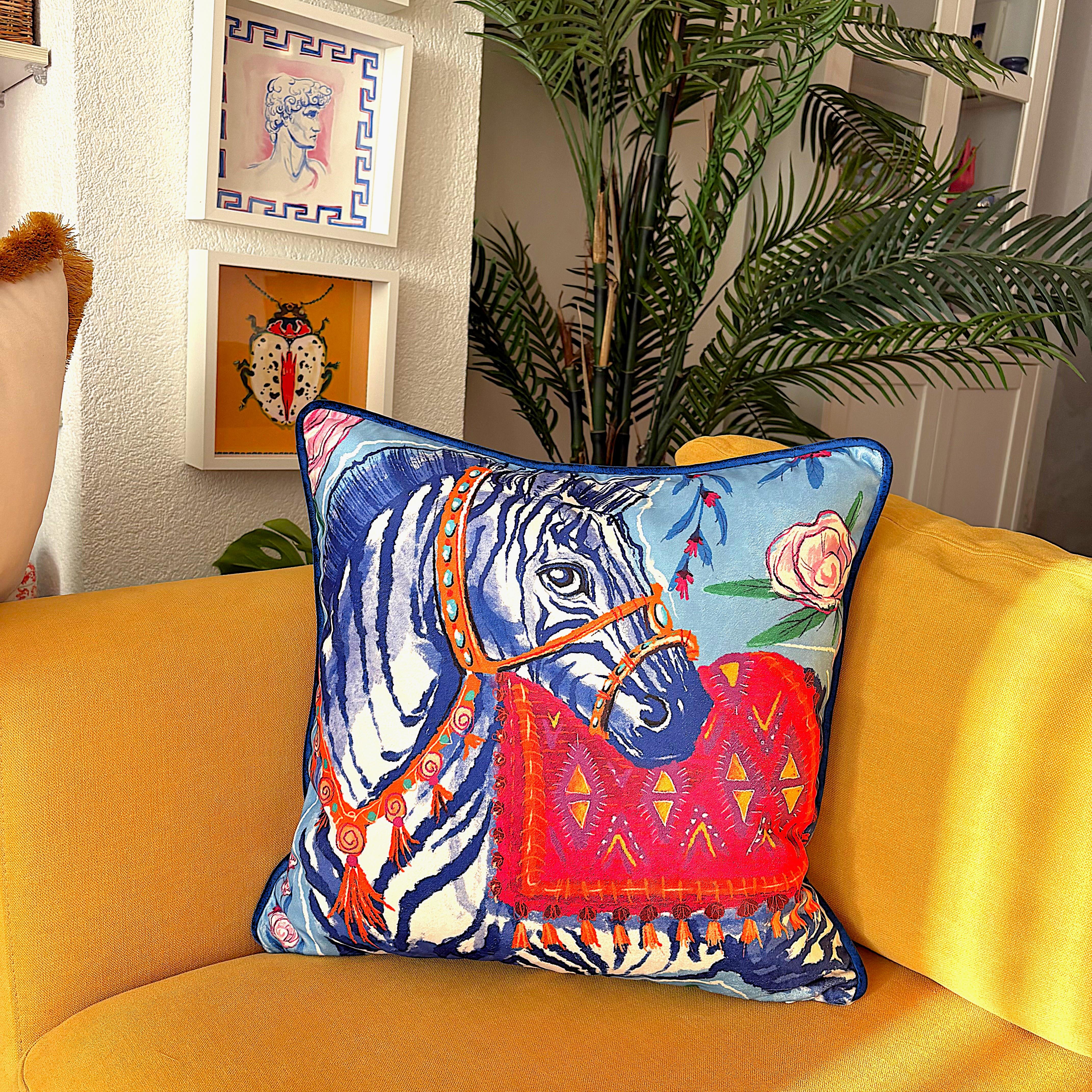 Zebra Desenli Dekoratif Kadife Yastık Kılıfı – 50x50 cm – Renkli Etnik Tasarım Kırlent Kılıfı