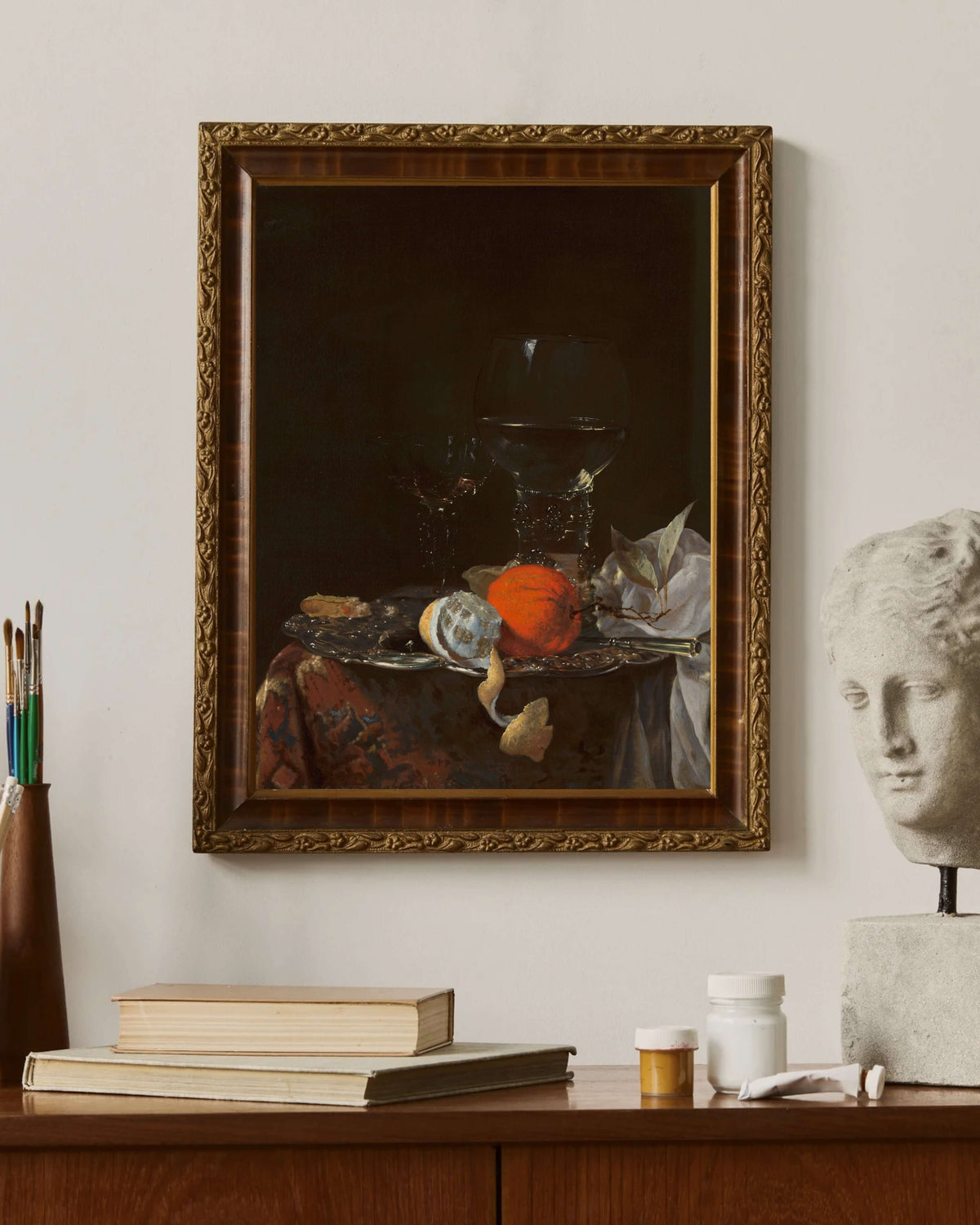 Willem Kalf - Gümüş Tabak Üzerinde Meyve Ve Şarap Kadehleri Ile Natürmort