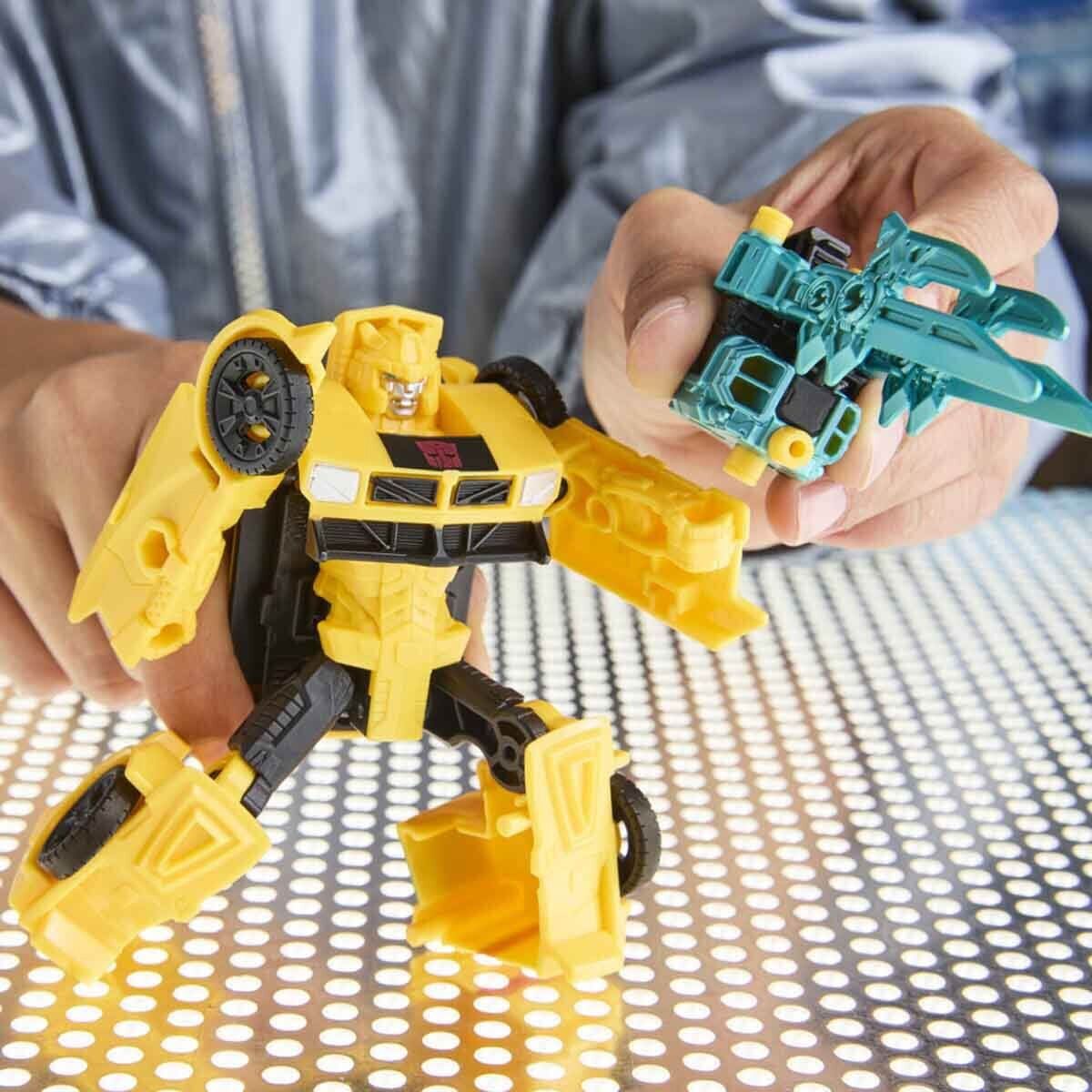 G0747 Transformers Cyberworld Zırhlı Siber Dönüşen Araba